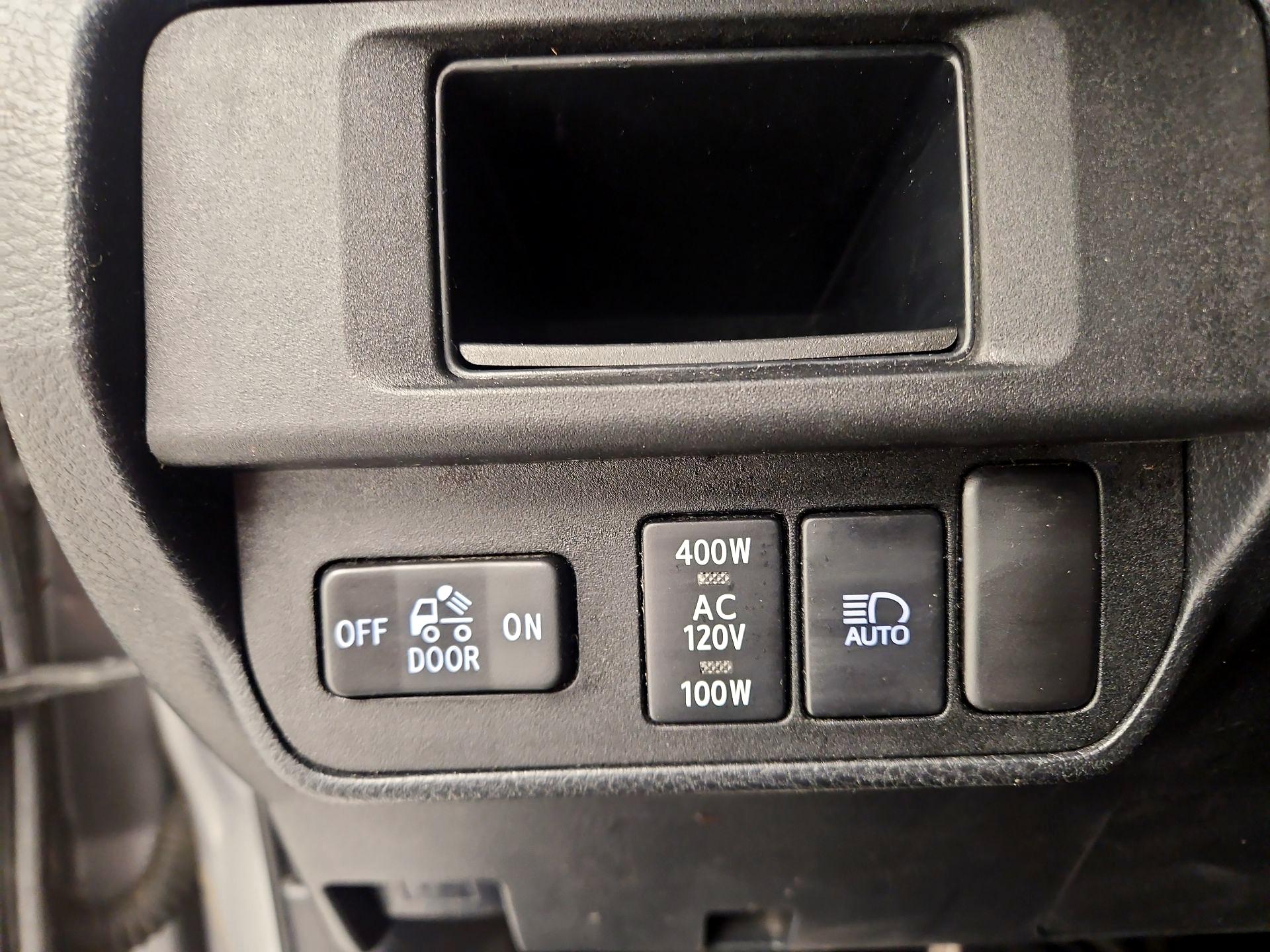 Thumbnail: 2018 Toyota Tacoma - 13