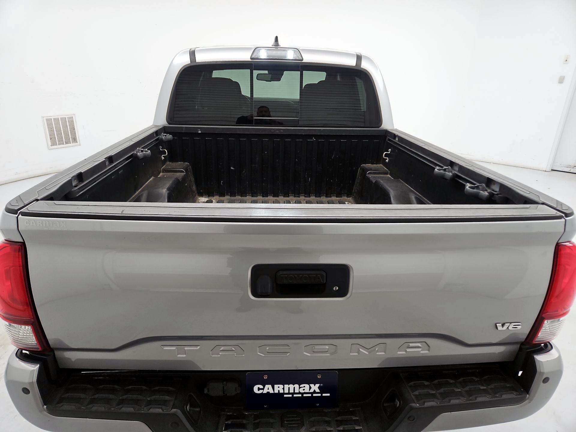 Thumbnail: 2018 Toyota Tacoma - 20