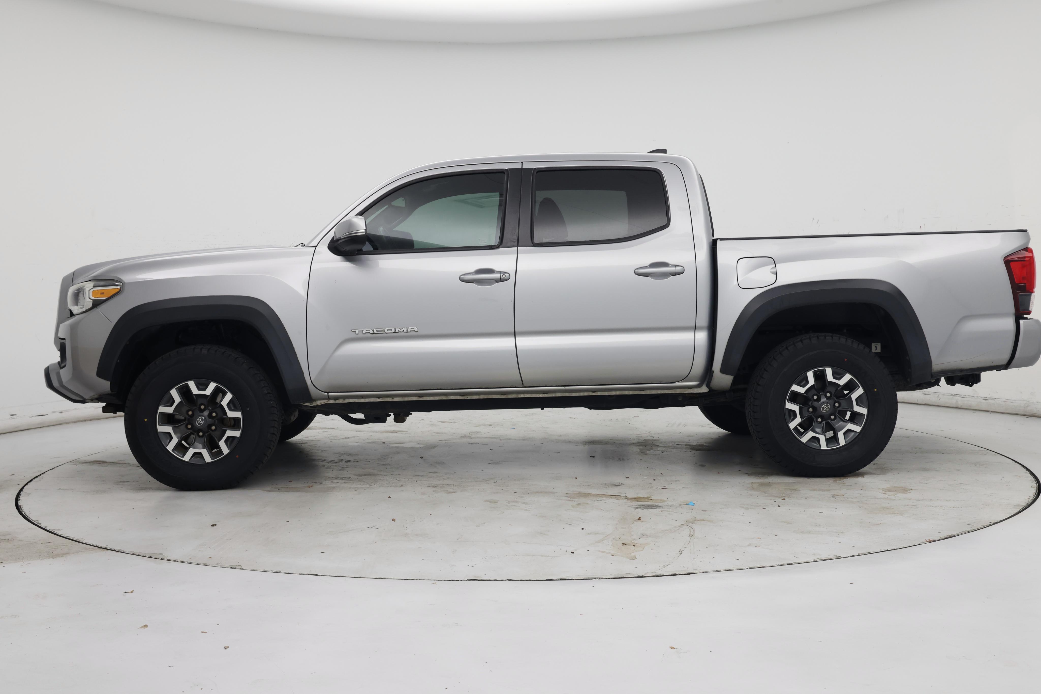 Thumbnail: 2018 Toyota Tacoma - 3