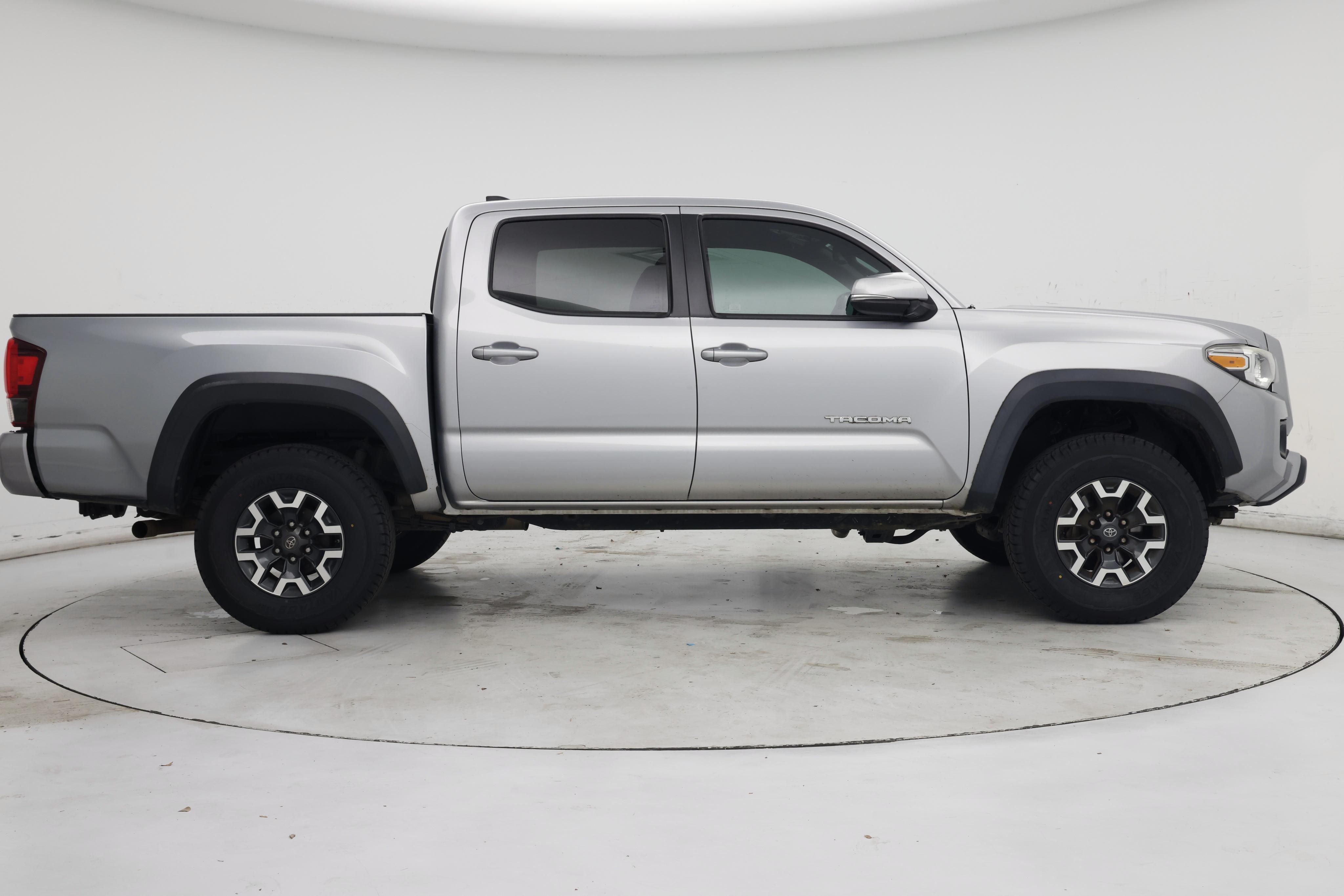 Thumbnail: 2018 Toyota Tacoma - 7