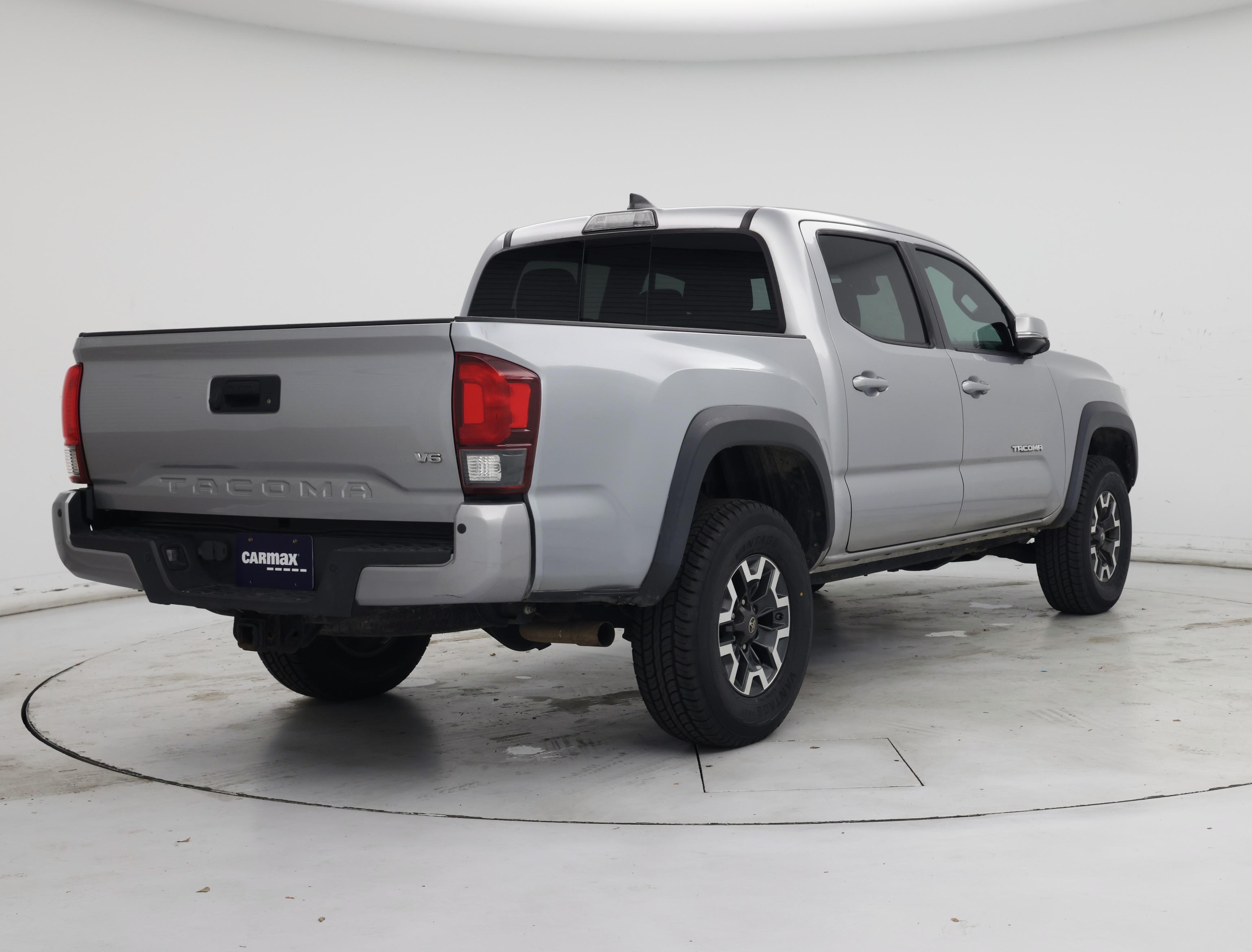 Thumbnail: 2018 Toyota Tacoma - 8