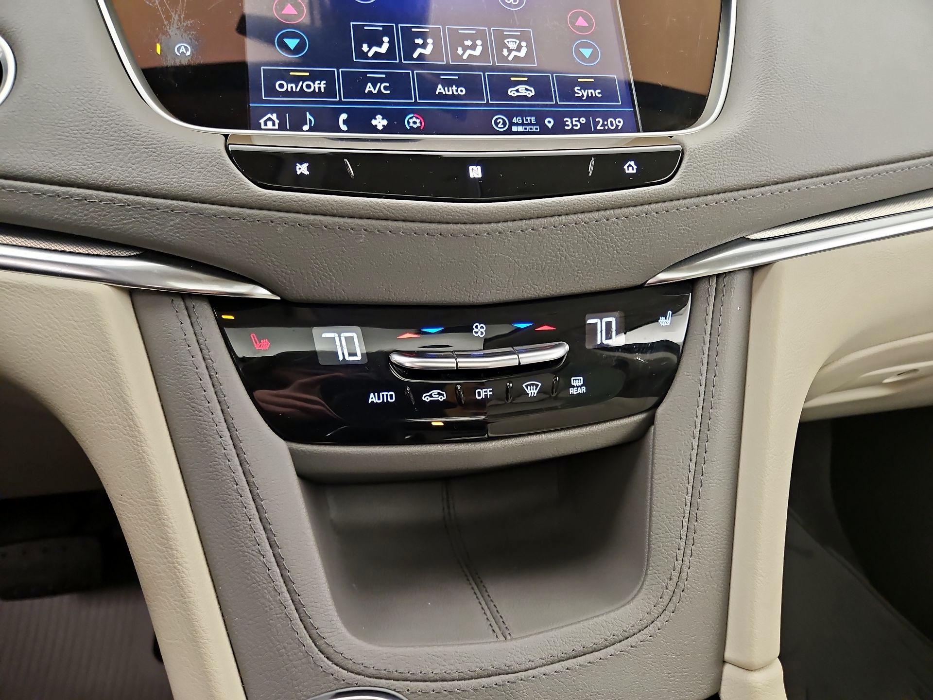 Thumbnail: 2021 Cadillac XT5 - 16