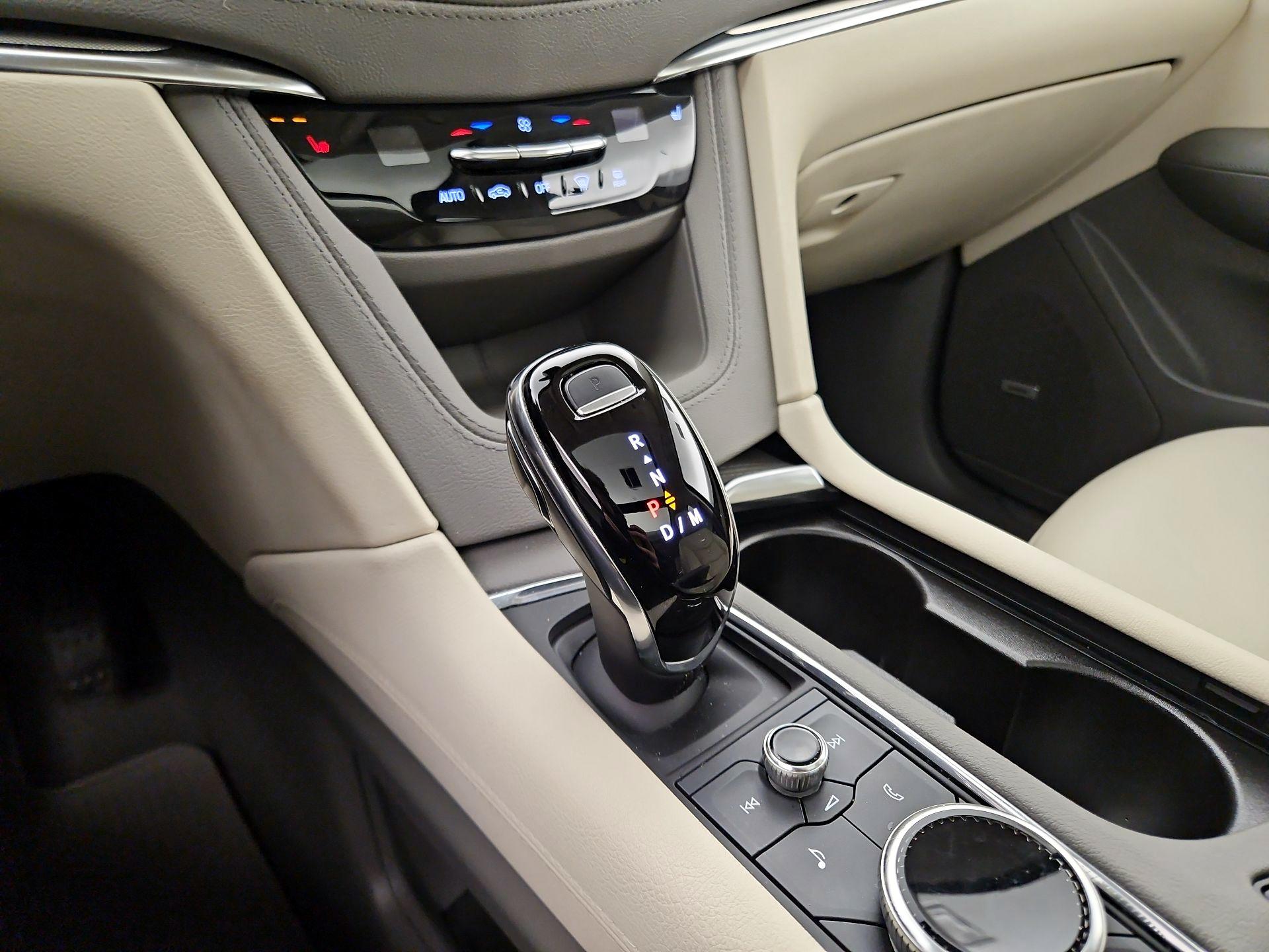 Thumbnail: 2021 Cadillac XT5 - 17