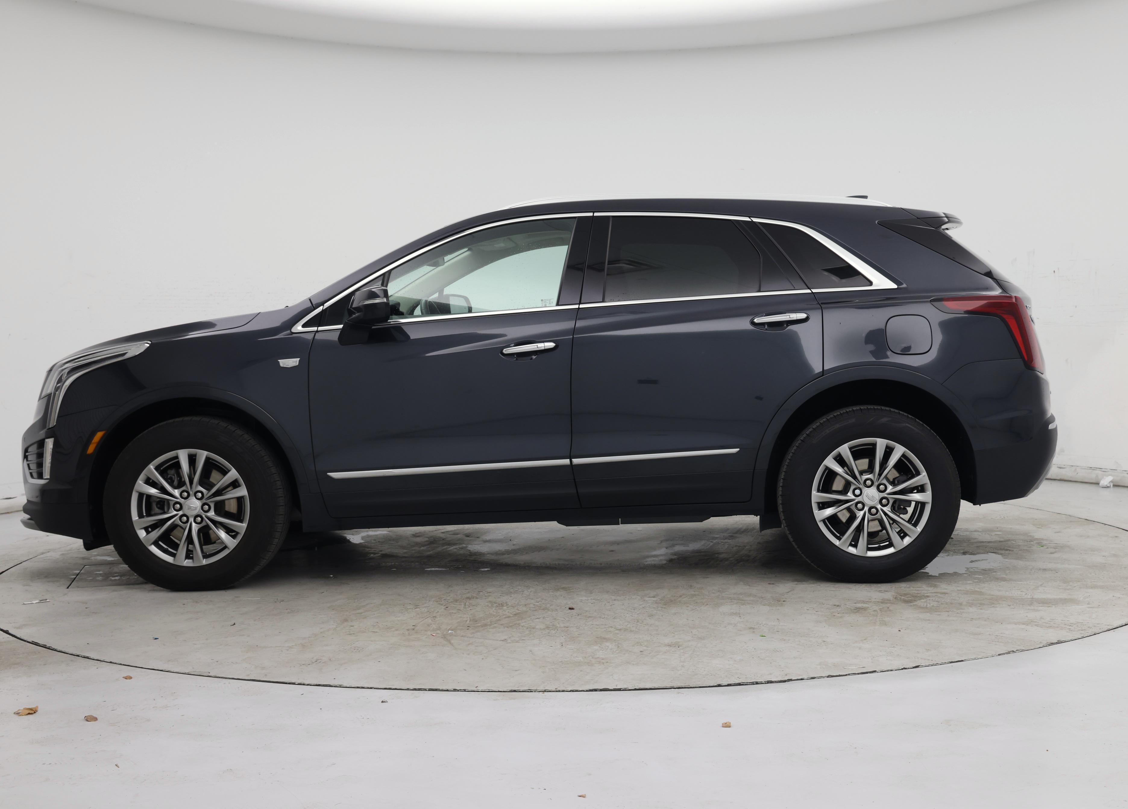 Thumbnail: 2021 Cadillac XT5 - 3