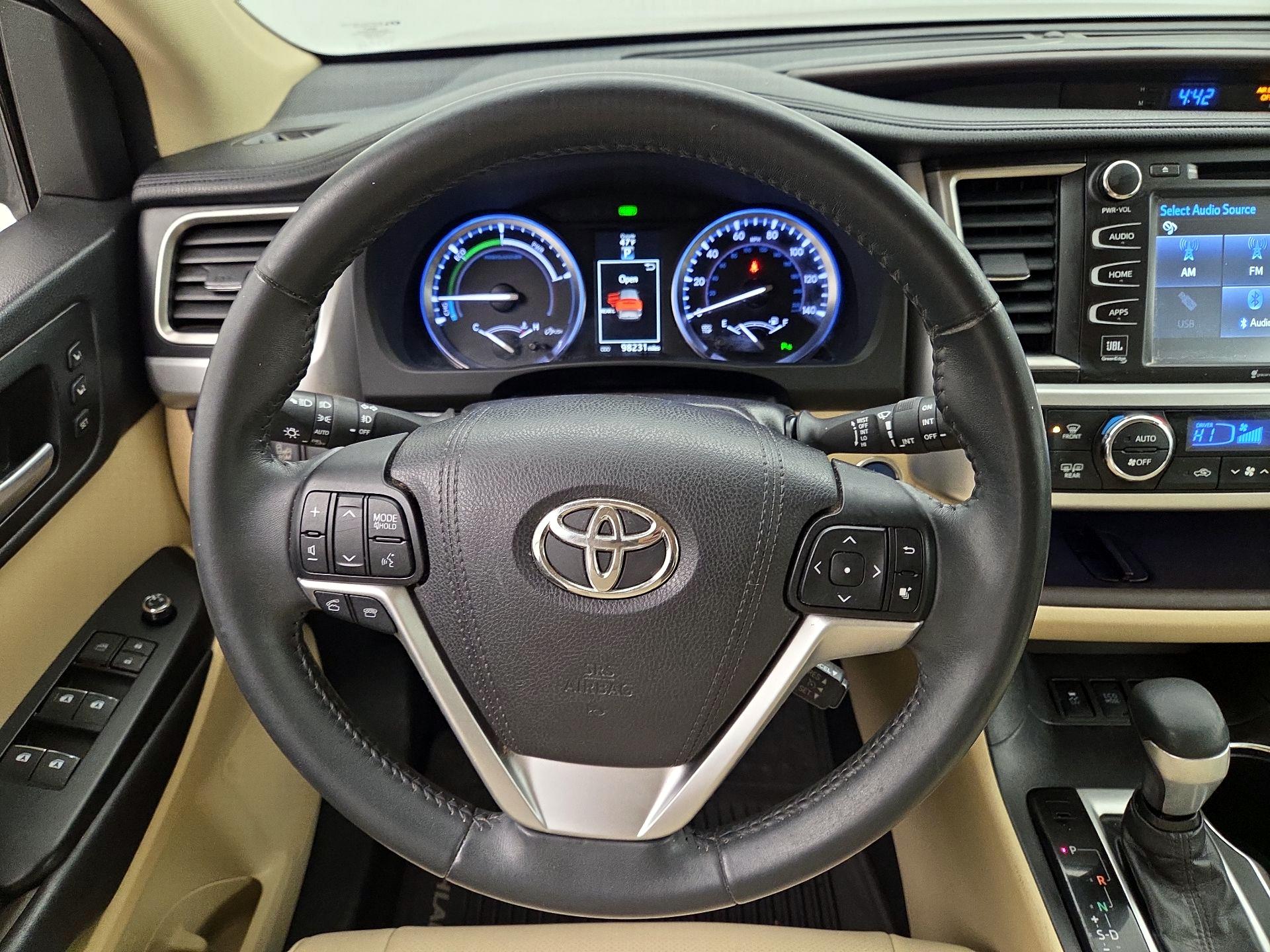 Thumbnail: 2016 Toyota Highlander - 10