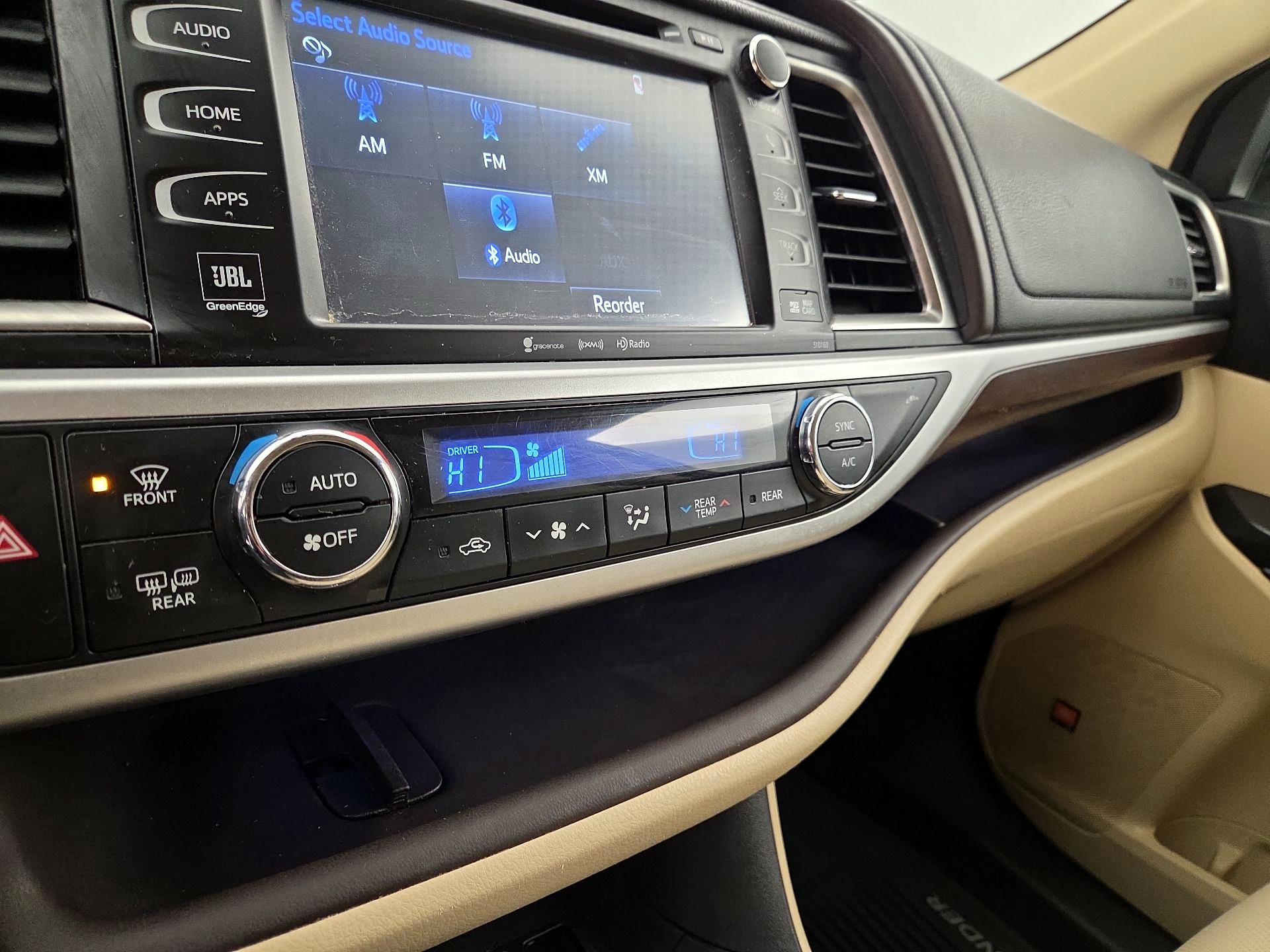 Thumbnail: 2016 Toyota Highlander - 16