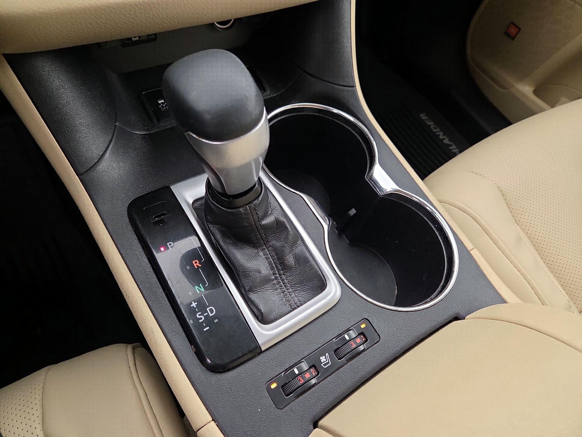 Thumbnail: 2016 Toyota Highlander - 17