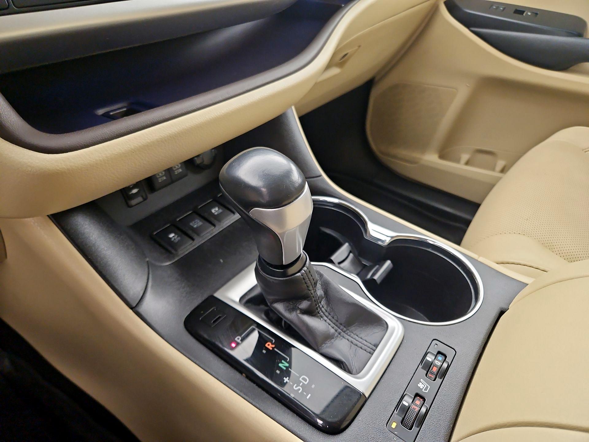 Thumbnail: 2018 Toyota Highlander - 18