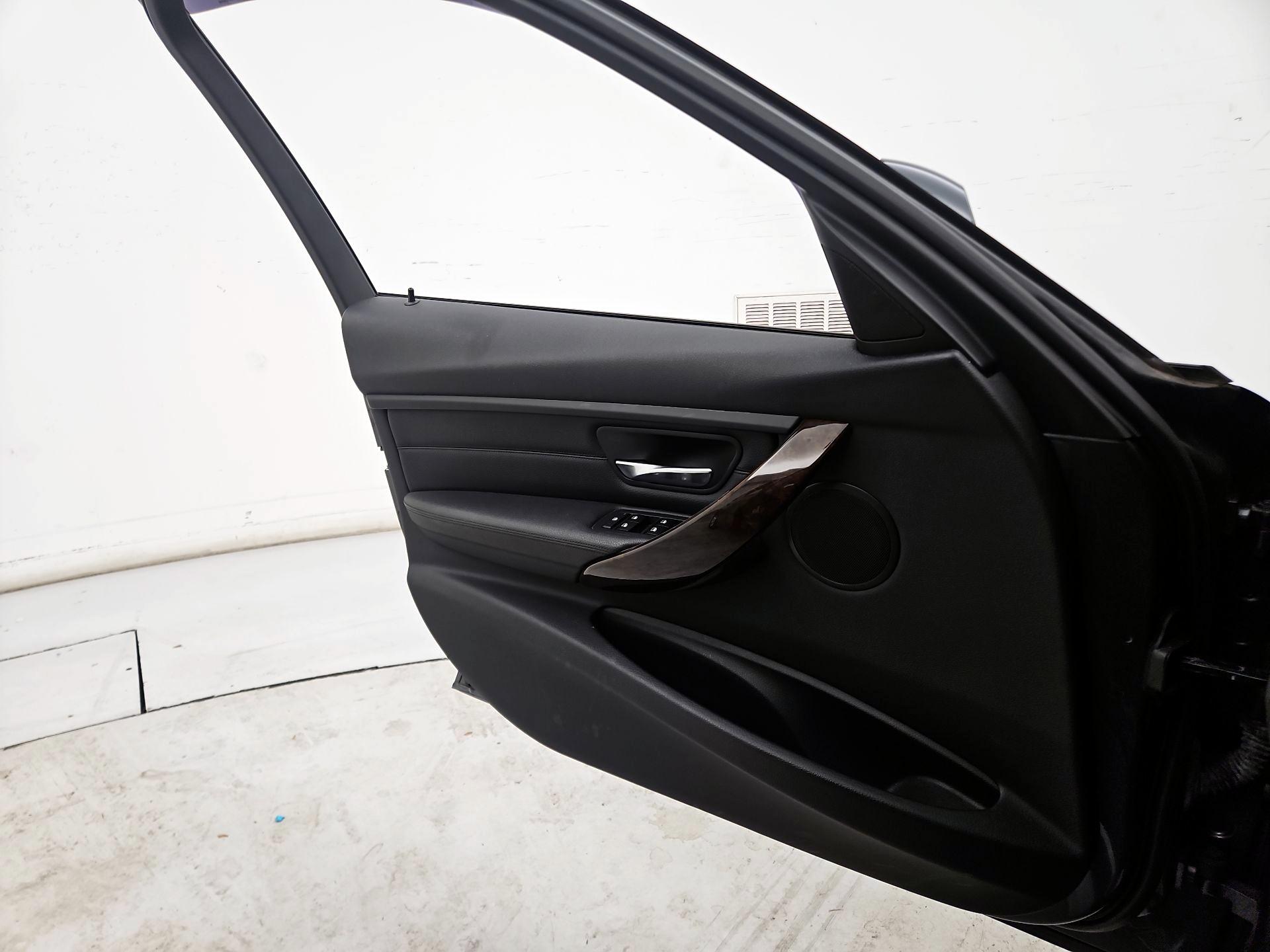 Thumbnail: 2015 BMW 3 Series - 12