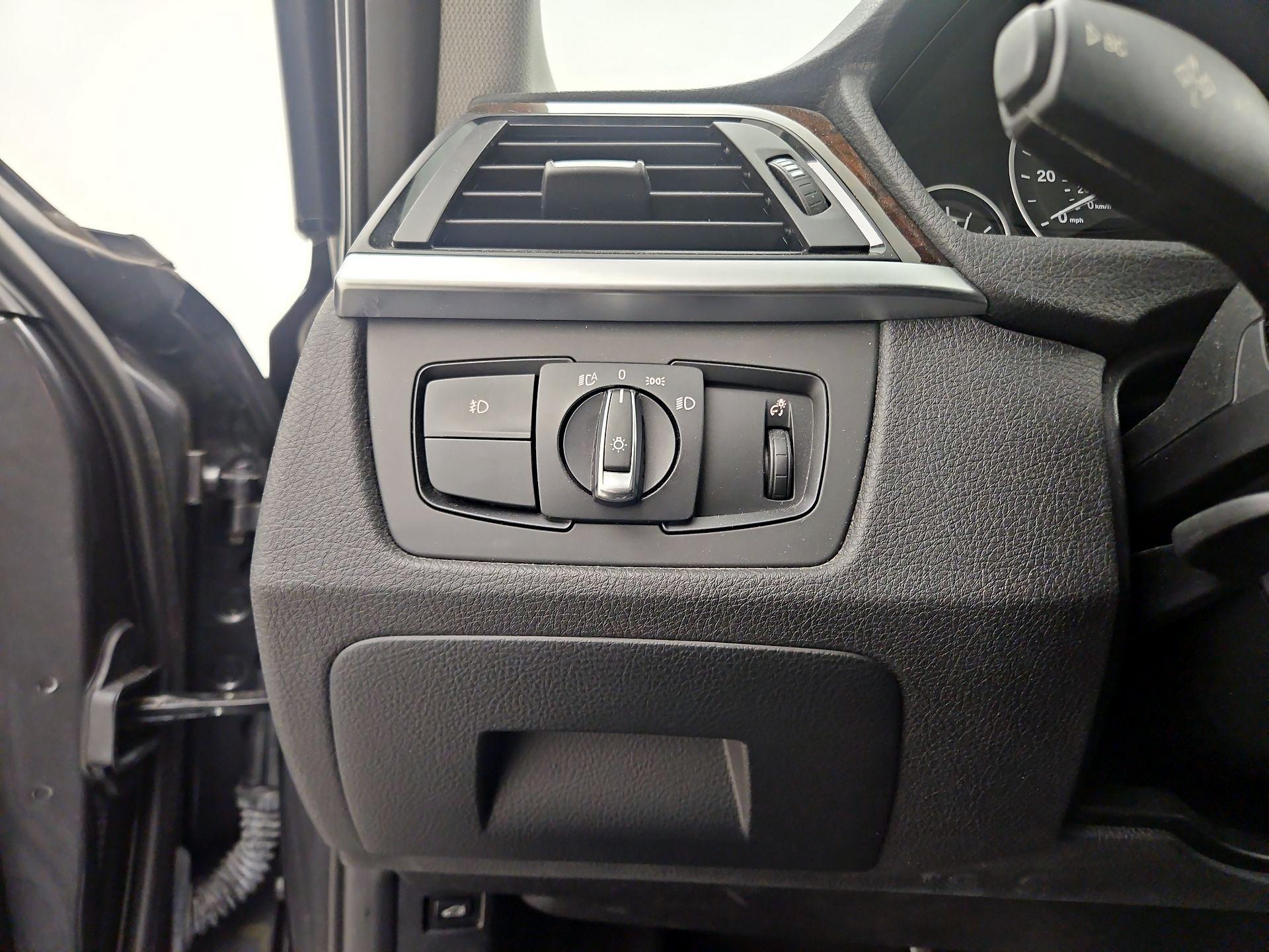 Thumbnail: 2015 BMW 3 Series - 13