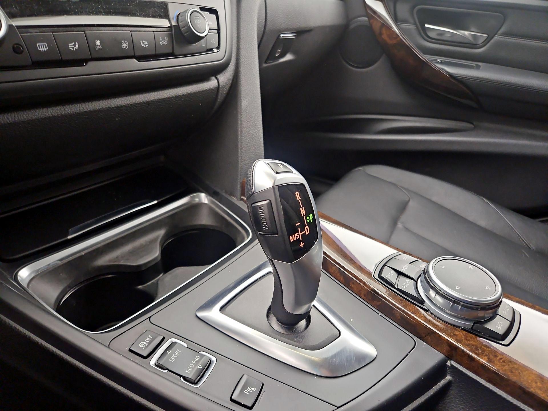 Thumbnail: 2015 BMW 3 Series - 17