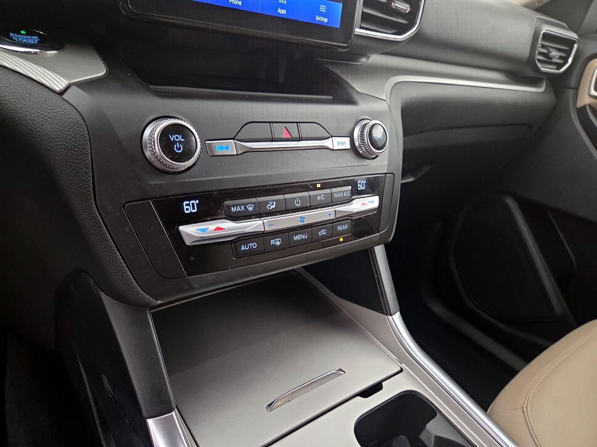 Thumbnail: 2020 Ford Explorer - 16