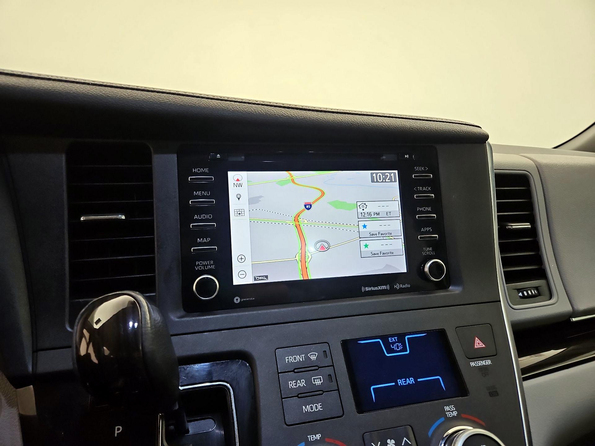 Thumbnail: 2019 Toyota Sienna - 14