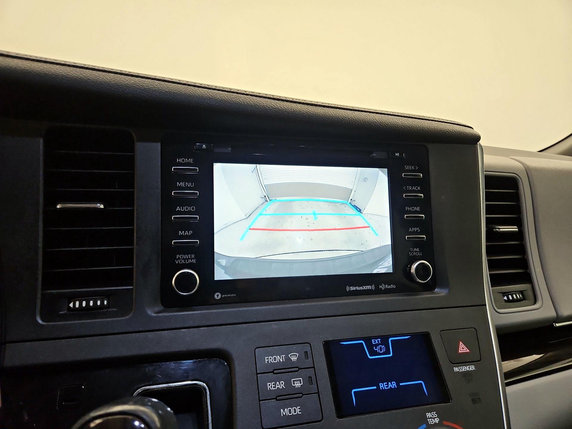 Thumbnail: 2019 Toyota Sienna - 15