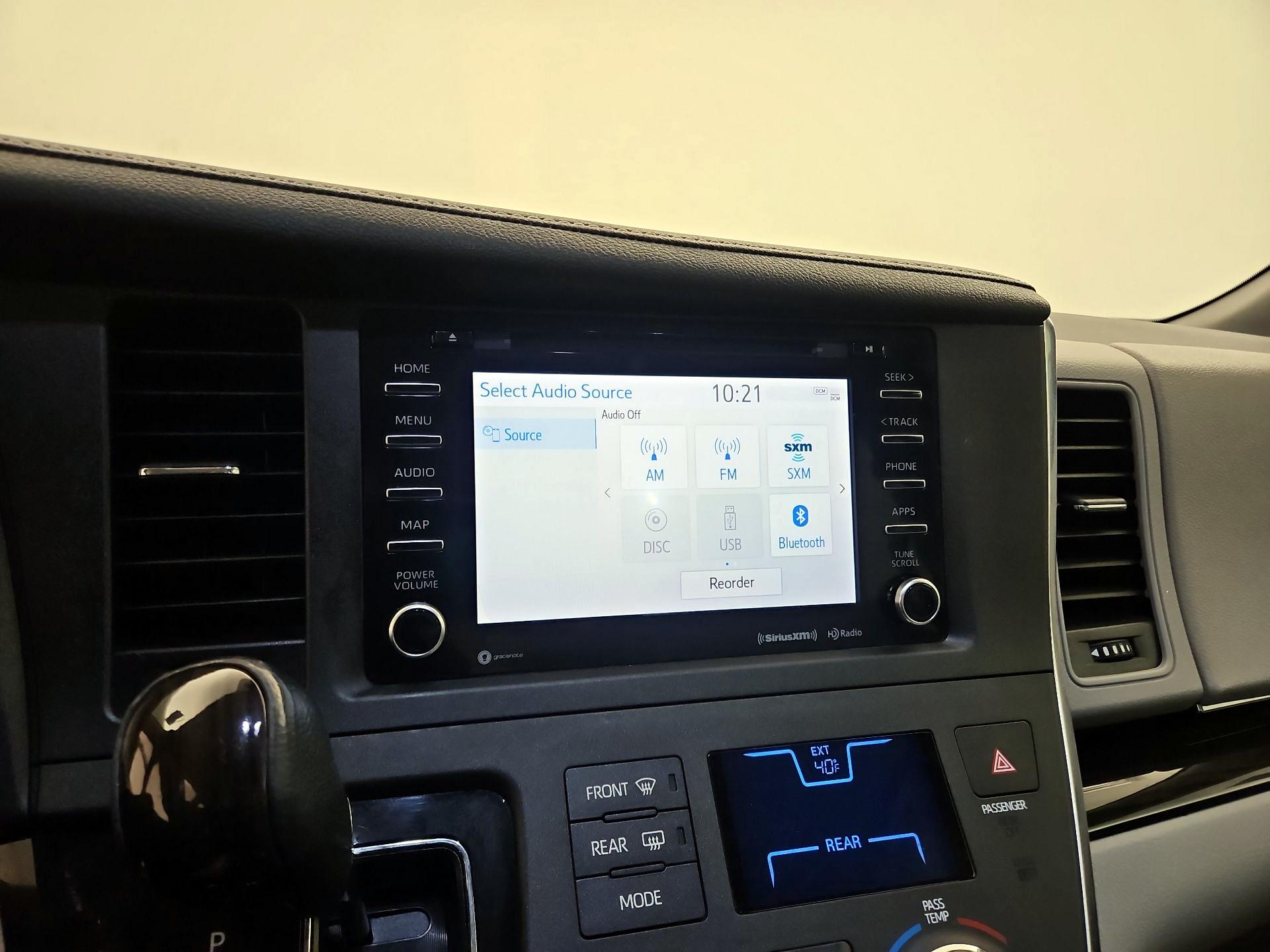 Thumbnail: 2019 Toyota Sienna - 16