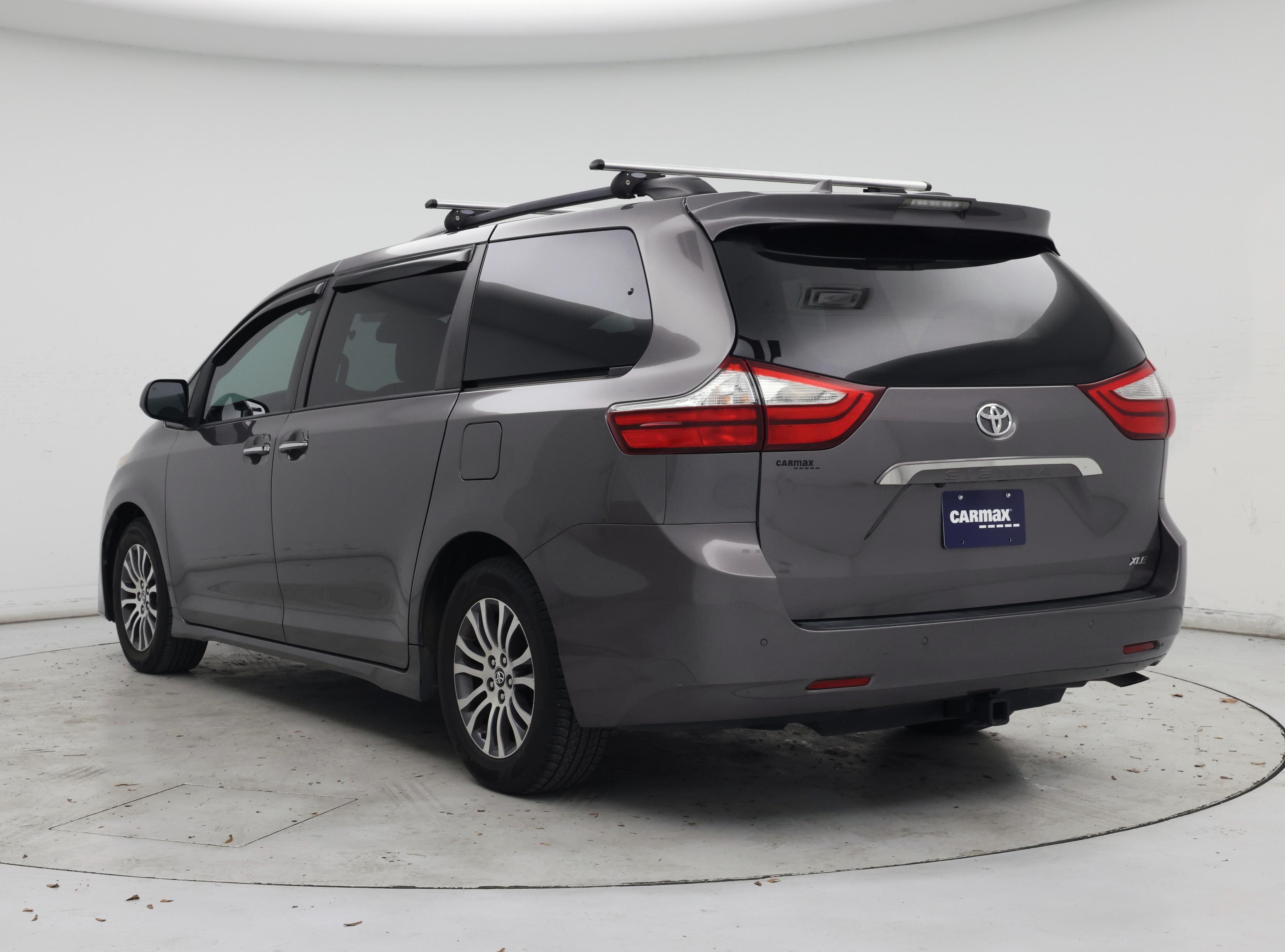 Thumbnail: 2019 Toyota Sienna - 2