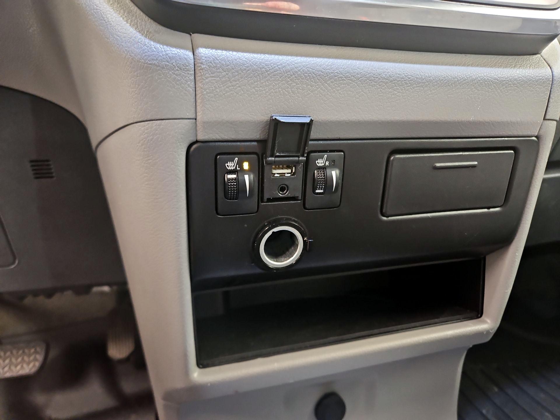 Thumbnail: 2019 Toyota Sienna - 19