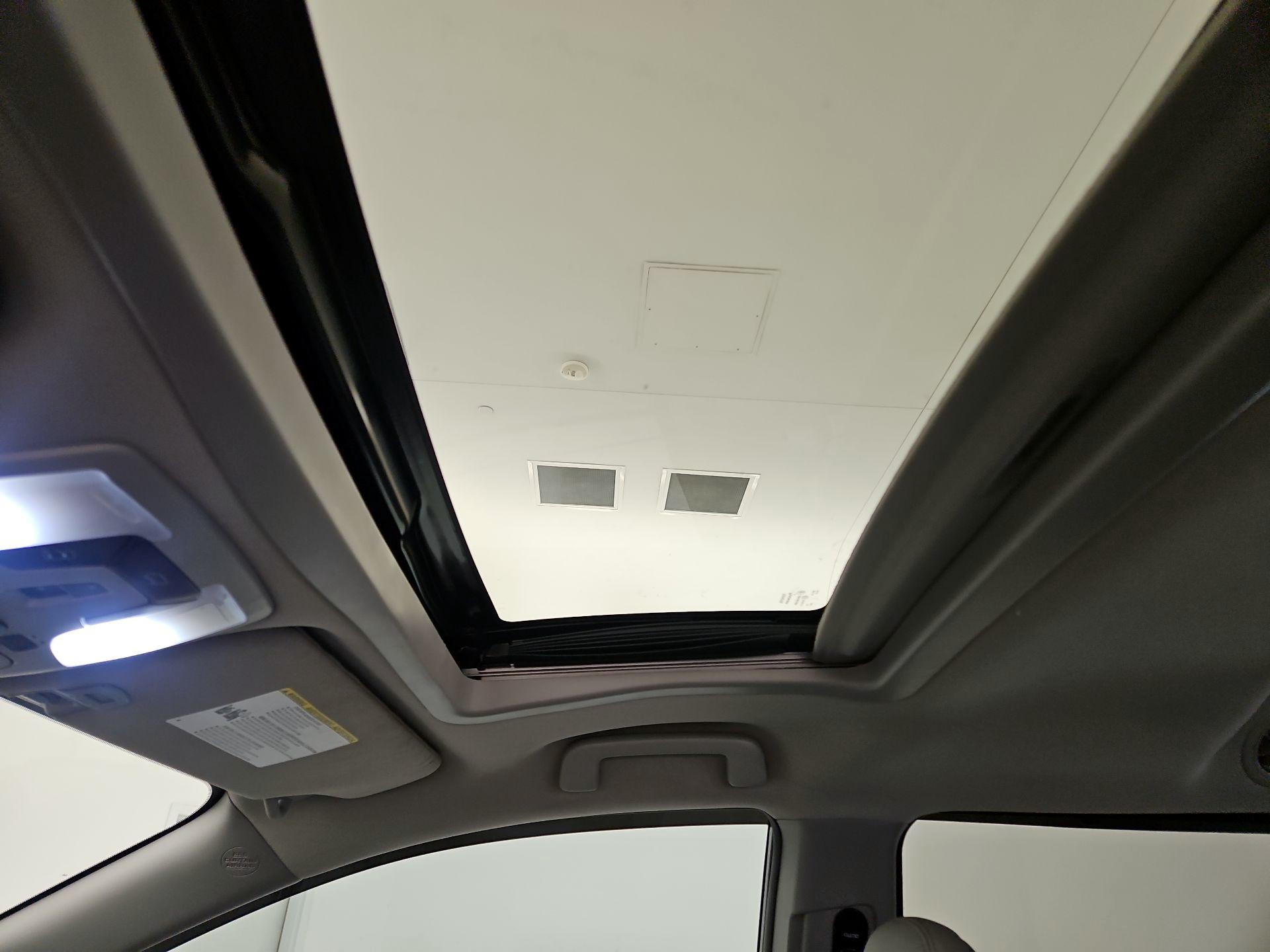 Thumbnail: 2019 Toyota Sienna - 20