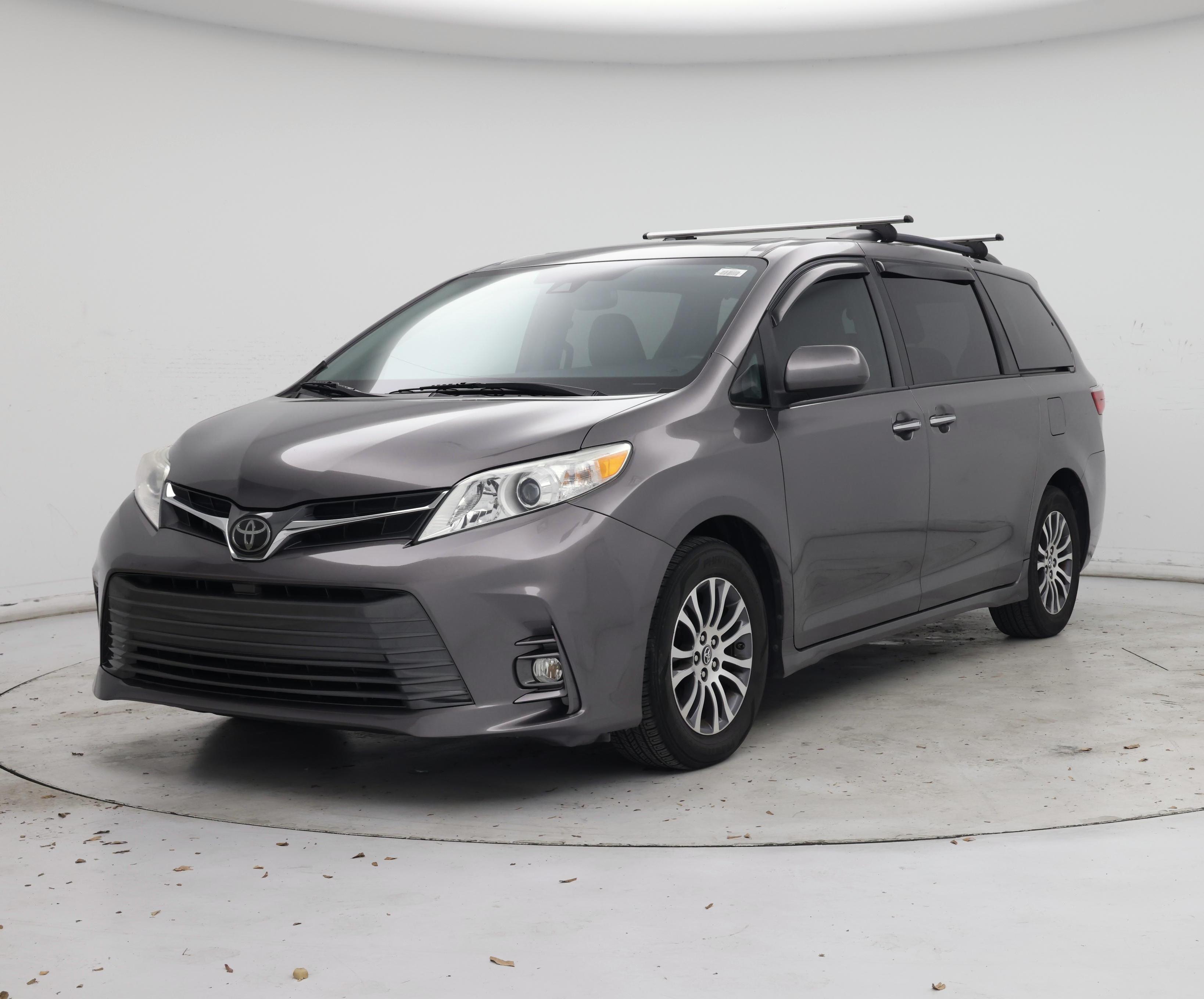 Thumbnail: 2019 Toyota Sienna - 4
