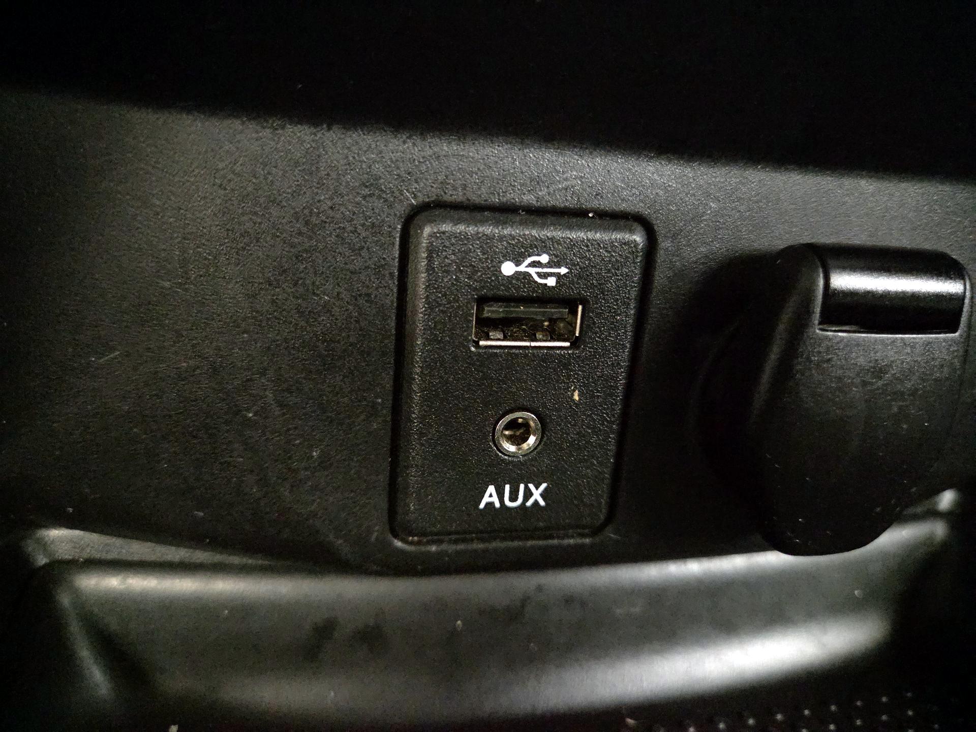 Thumbnail: 2015 Nissan Rogue - 18