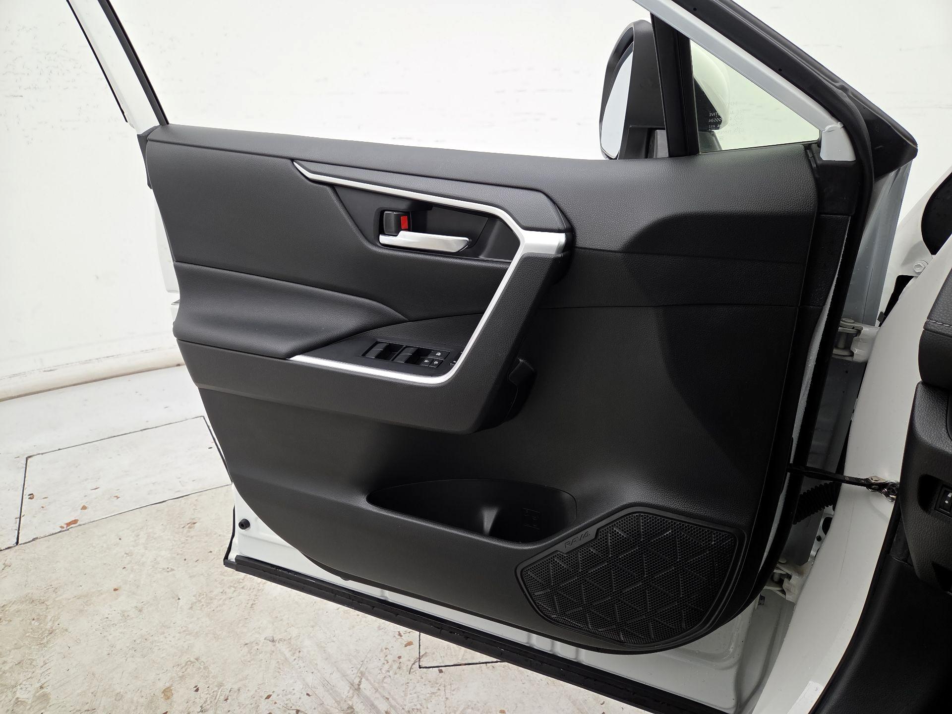 Thumbnail: 2021 Toyota RAV4 - 12