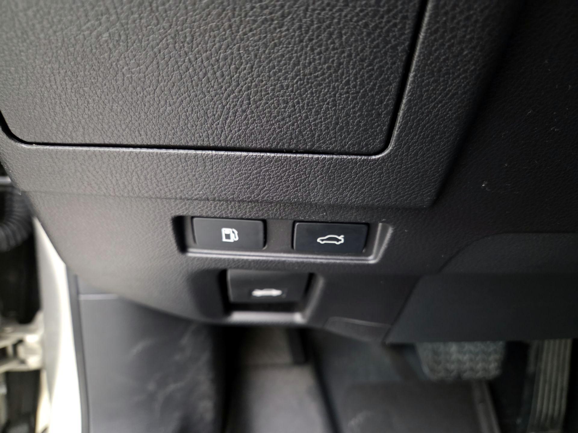 Thumbnail: 2022 Lexus ES - 13