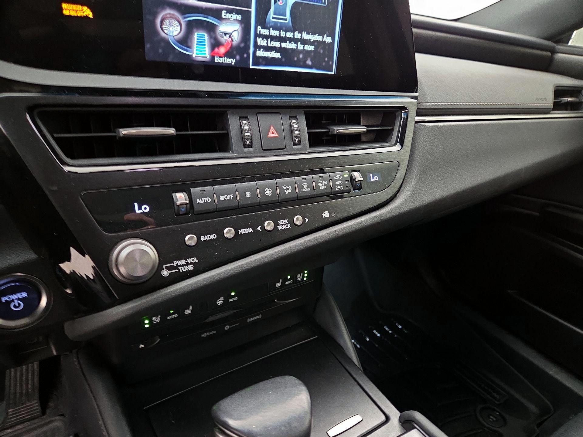 Thumbnail: 2022 Lexus ES - 16