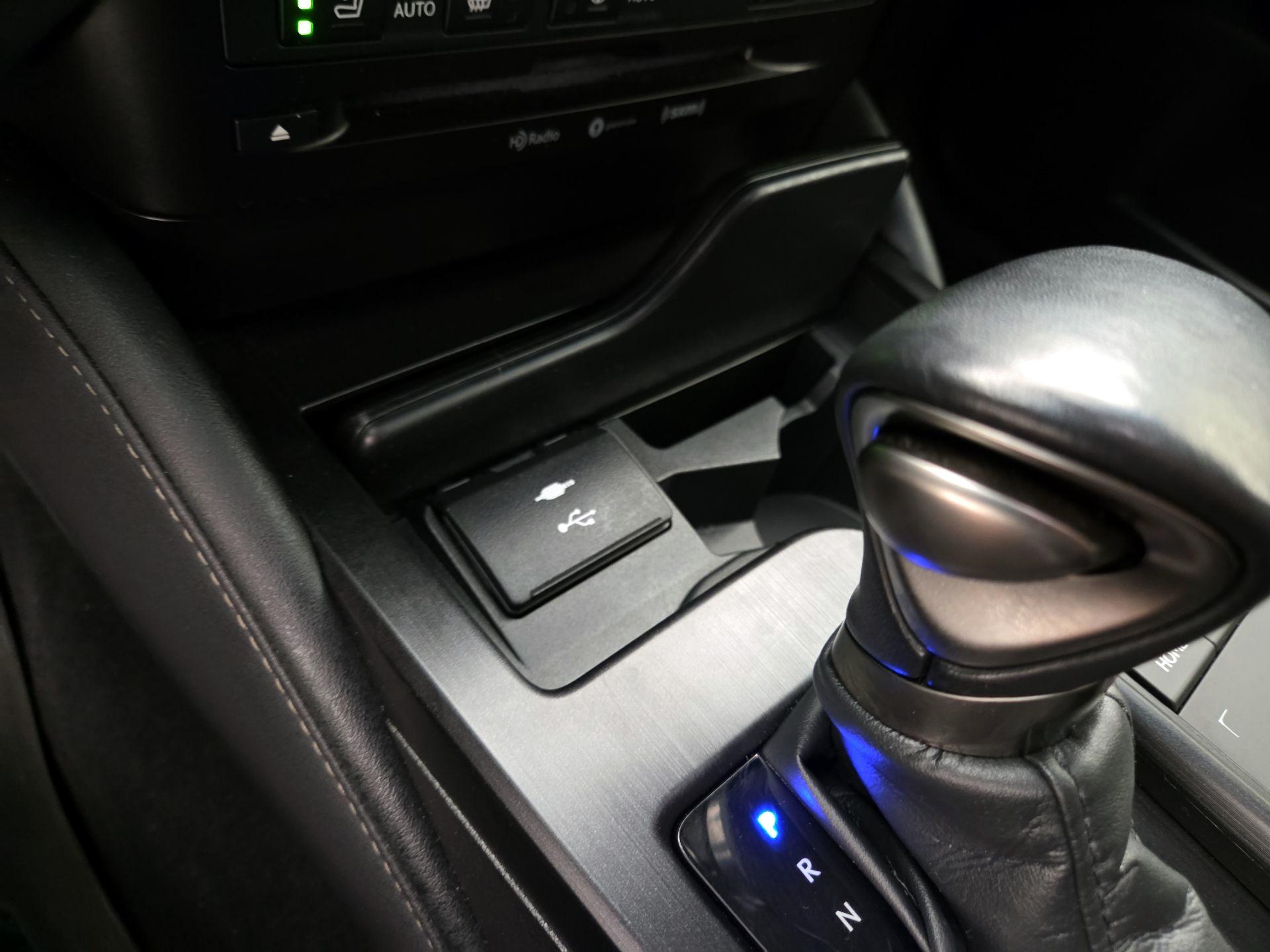 Thumbnail: 2022 Lexus ES - 18