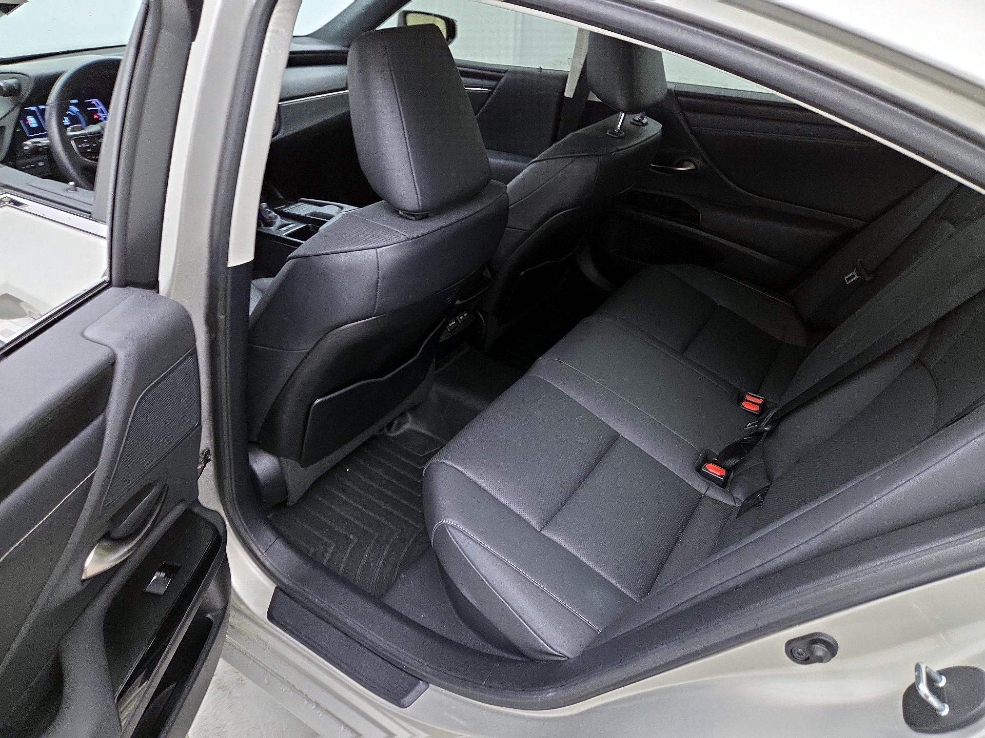 Thumbnail: 2022 Lexus ES - 19