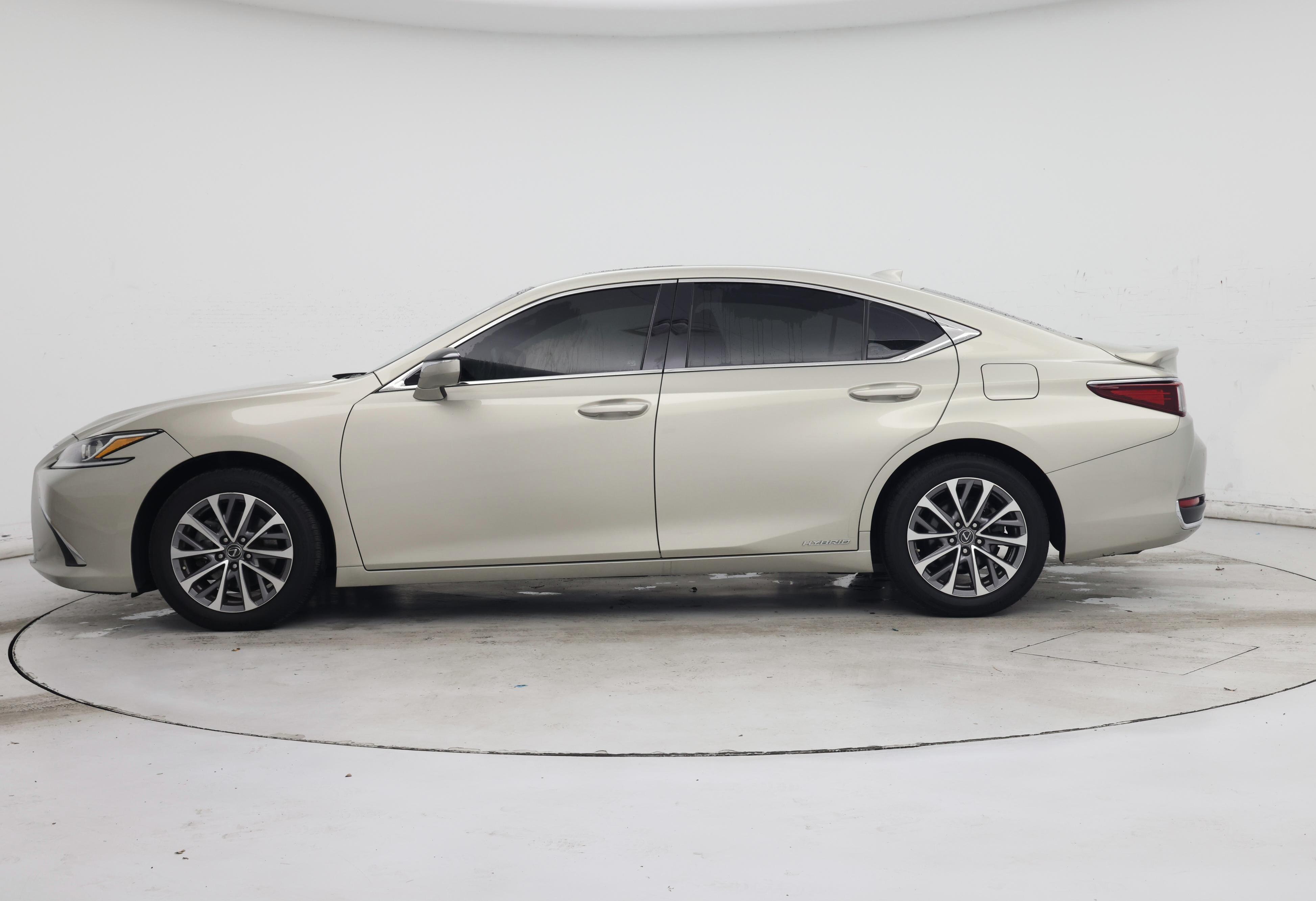 Thumbnail: 2022 Lexus ES - 3