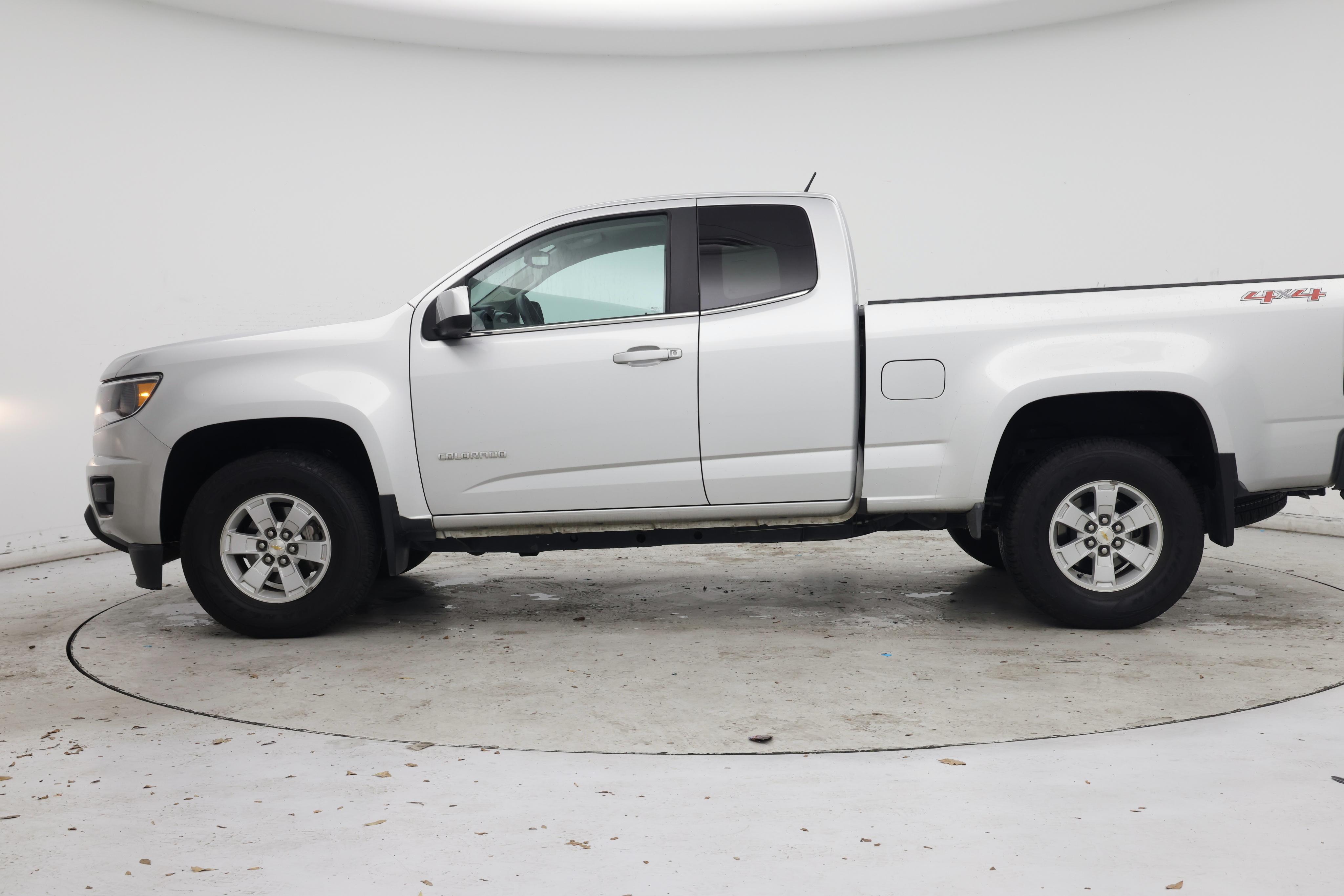 Thumbnail: 2017 Chevrolet Colorado - 3