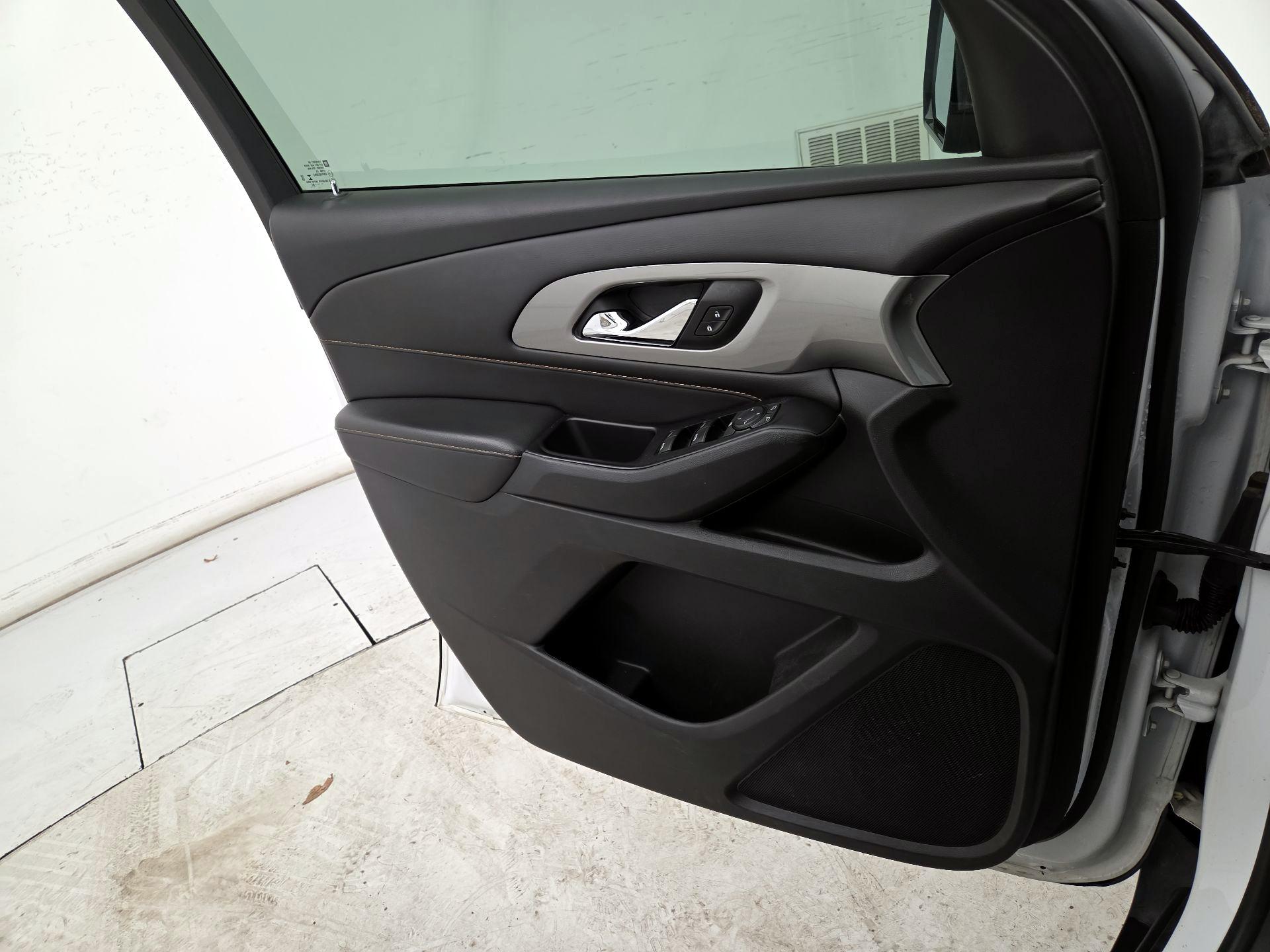 Thumbnail: 2020 Chevrolet Traverse - 12