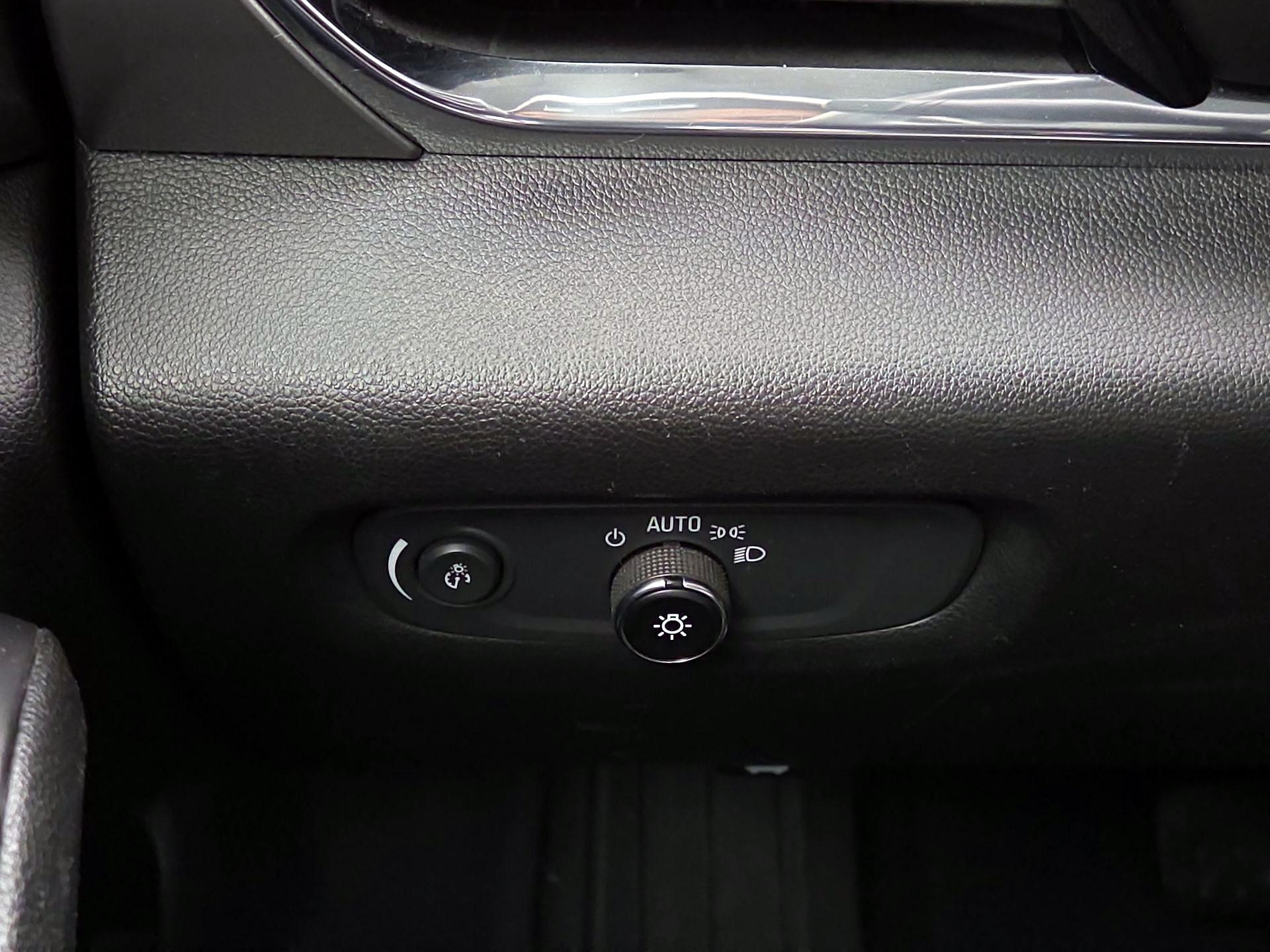 Thumbnail: 2020 Chevrolet Traverse - 13