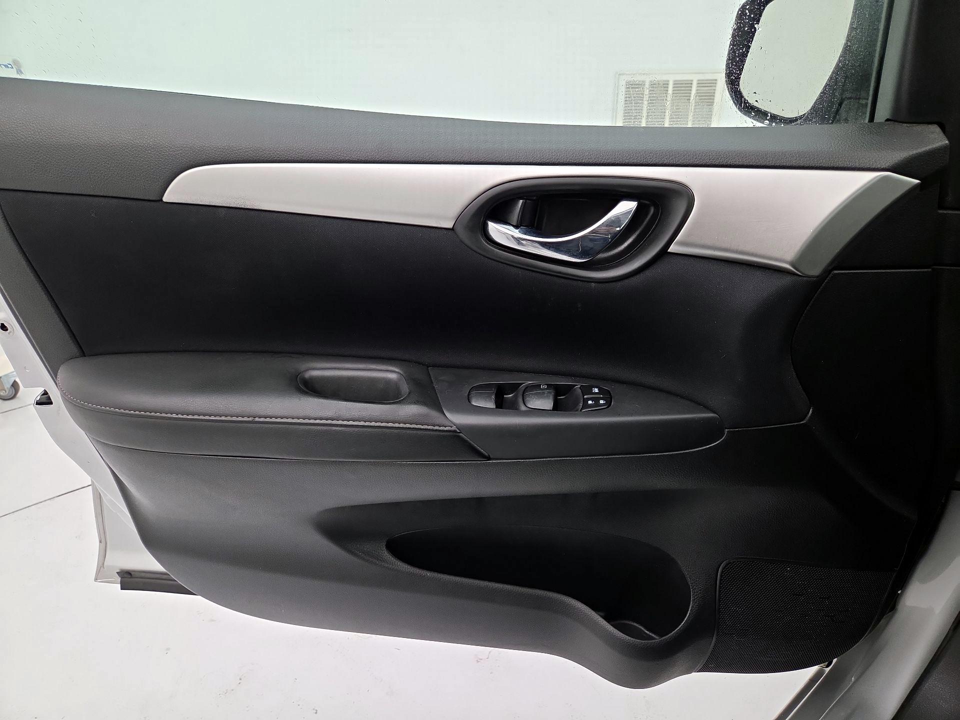 Thumbnail: 2016 Nissan Sentra - 12