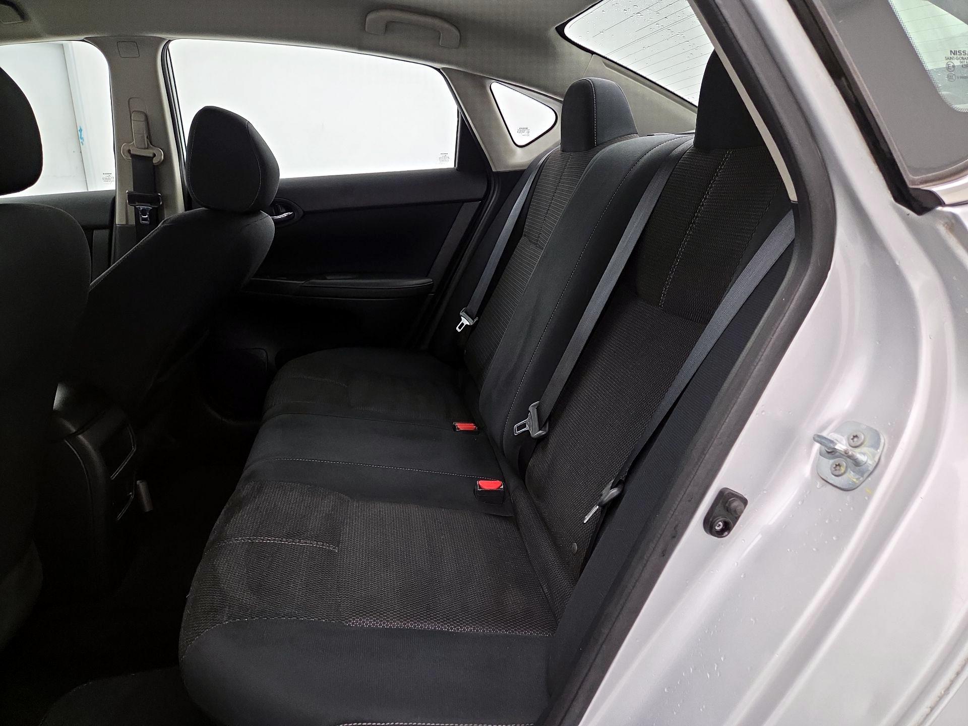 Thumbnail: 2016 Nissan Sentra - 17