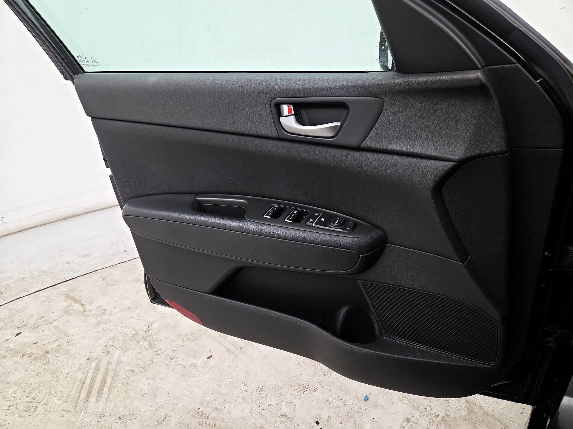 Thumbnail: 2017 Kia Optima - 12