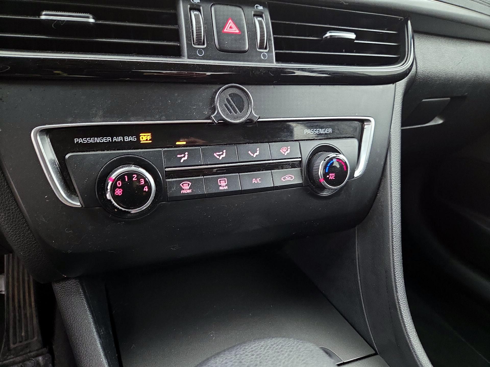 Thumbnail: 2017 Kia Optima - 16