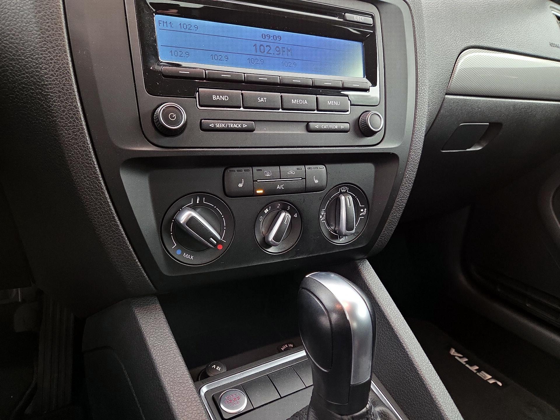 Thumbnail: 2015 Volkswagen Jetta - 14