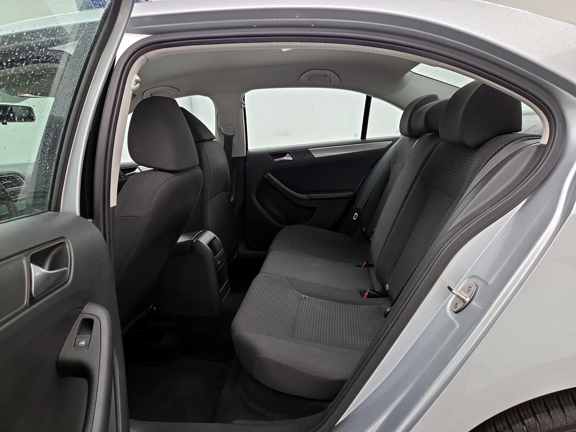 Thumbnail: 2015 Volkswagen Jetta - 16