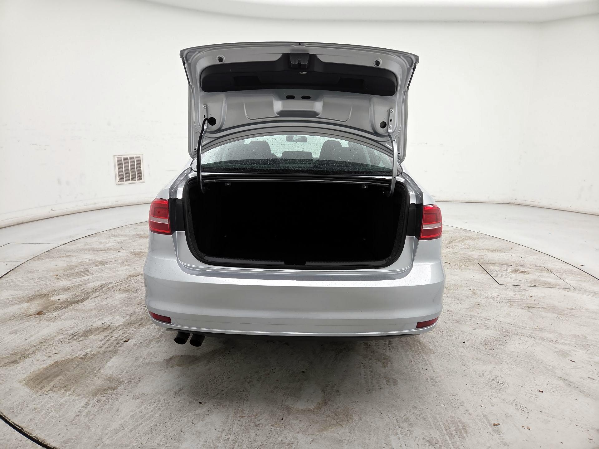 Thumbnail: 2015 Volkswagen Jetta - 17