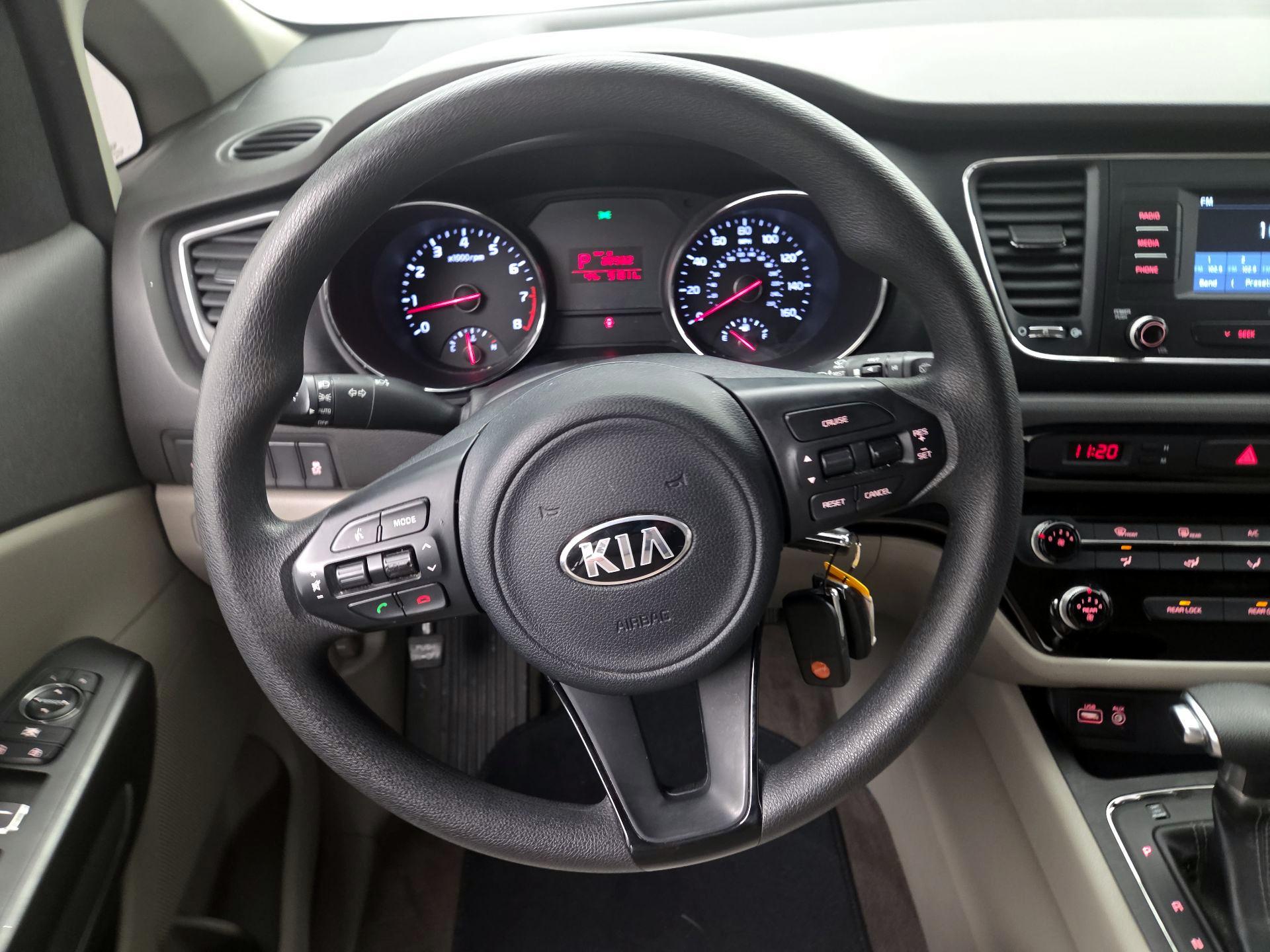 Thumbnail: 2017 Kia Sedona - 10