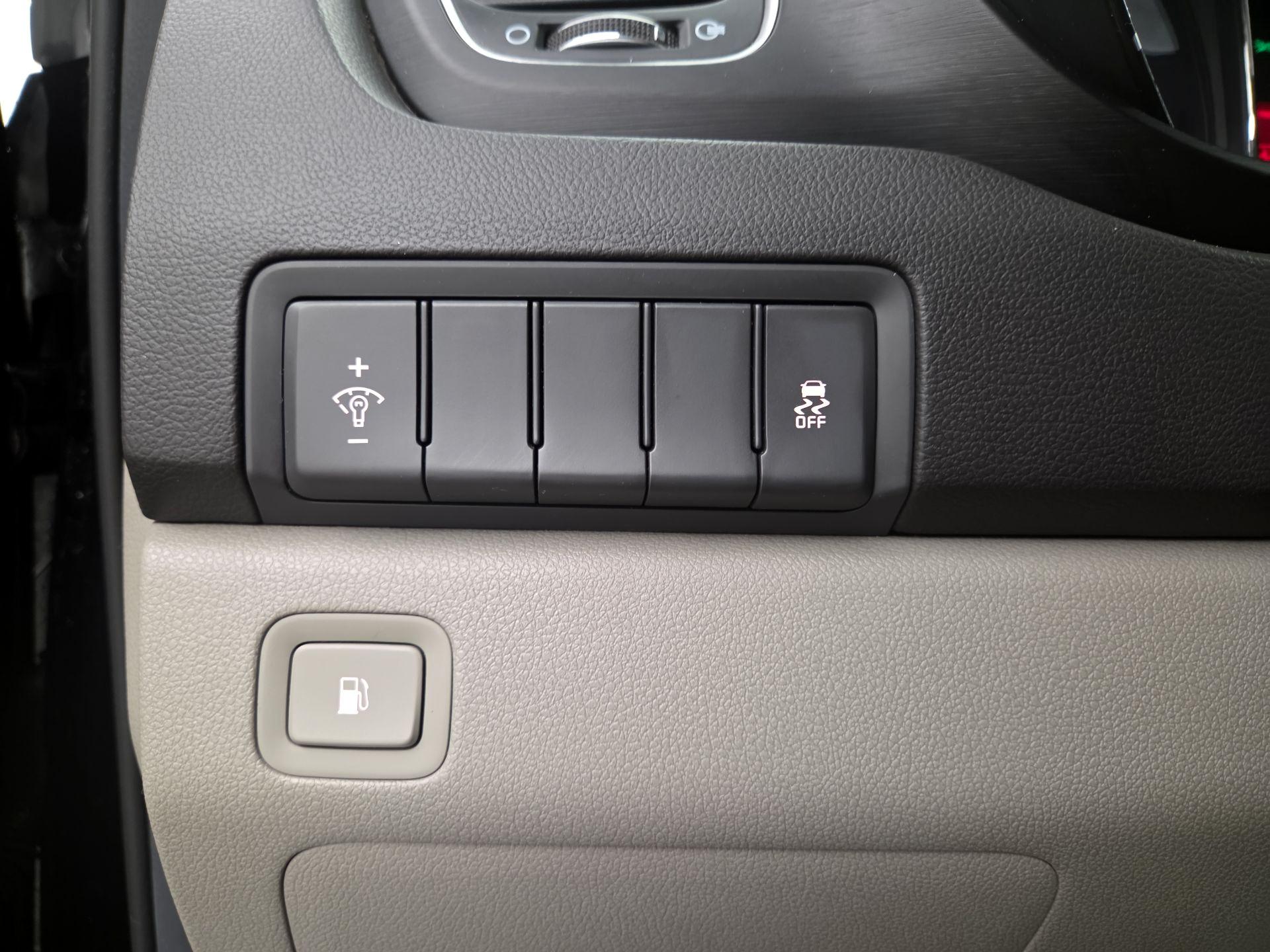 Thumbnail: 2017 Kia Sedona - 13