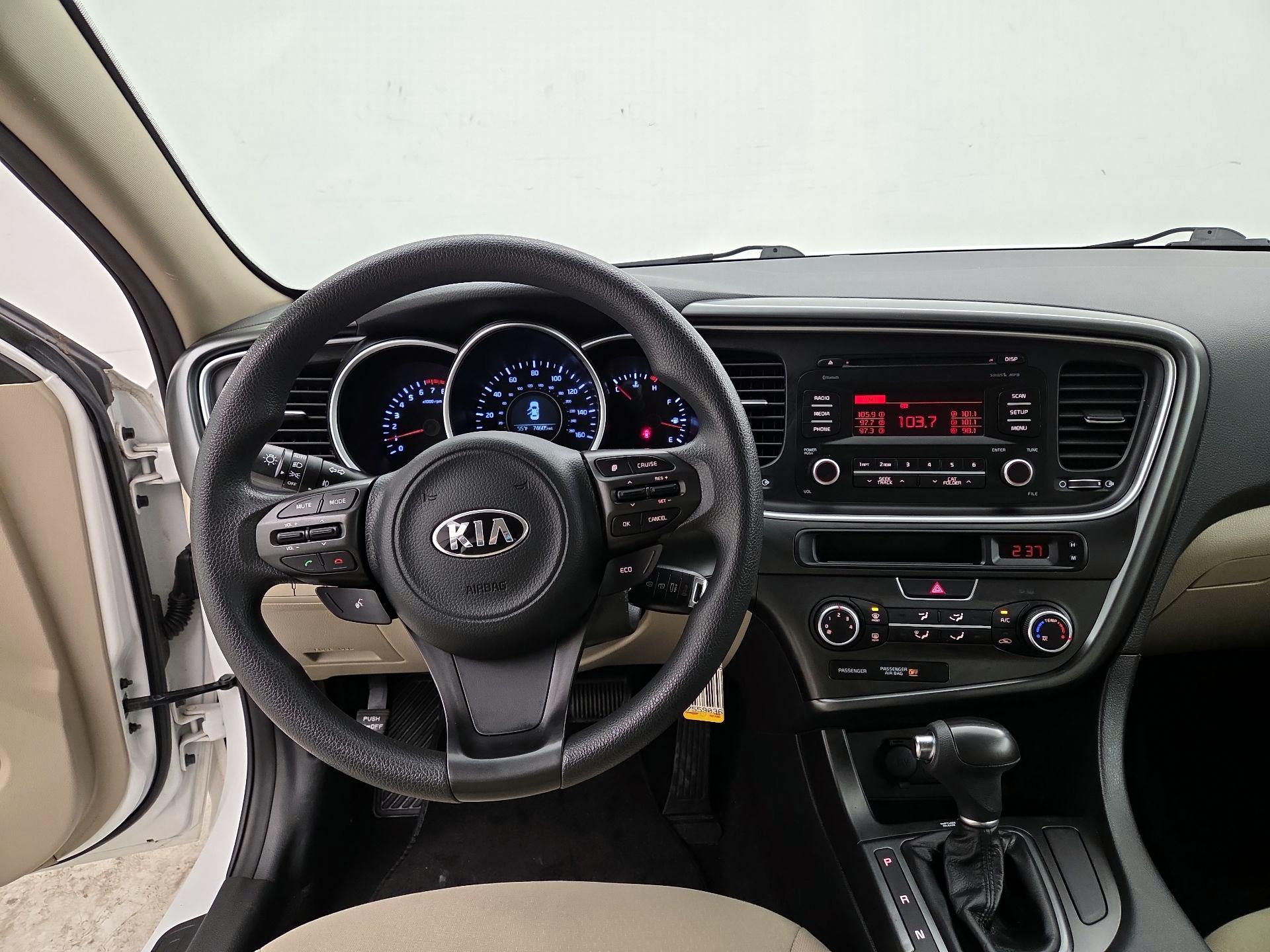 Thumbnail: 2015 Kia Optima - 9