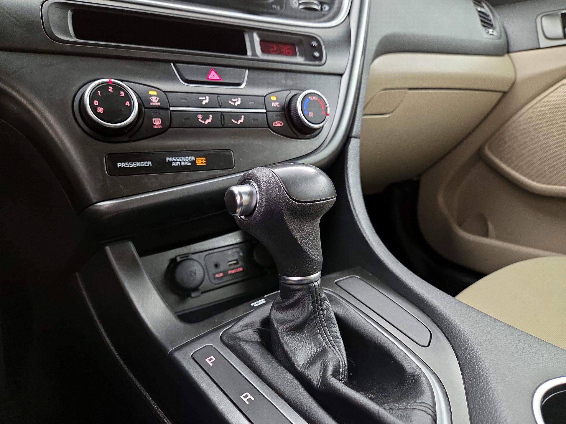 Thumbnail: 2015 Kia Optima - 16