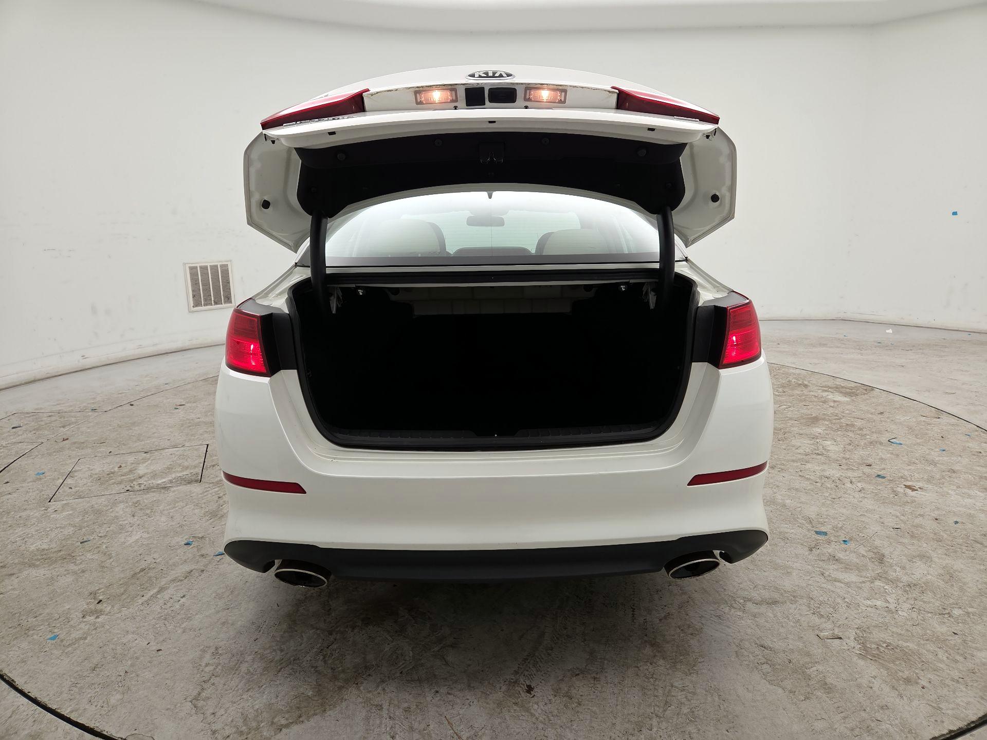 Thumbnail: 2015 Kia Optima - 19