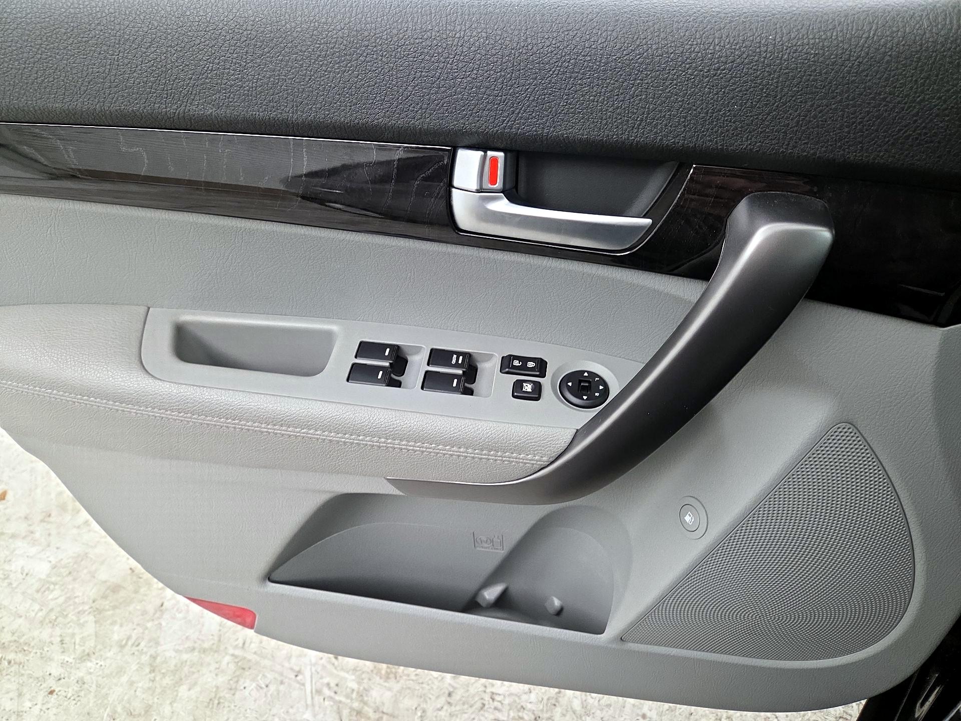 Thumbnail: 2014 Kia Sorento - 12