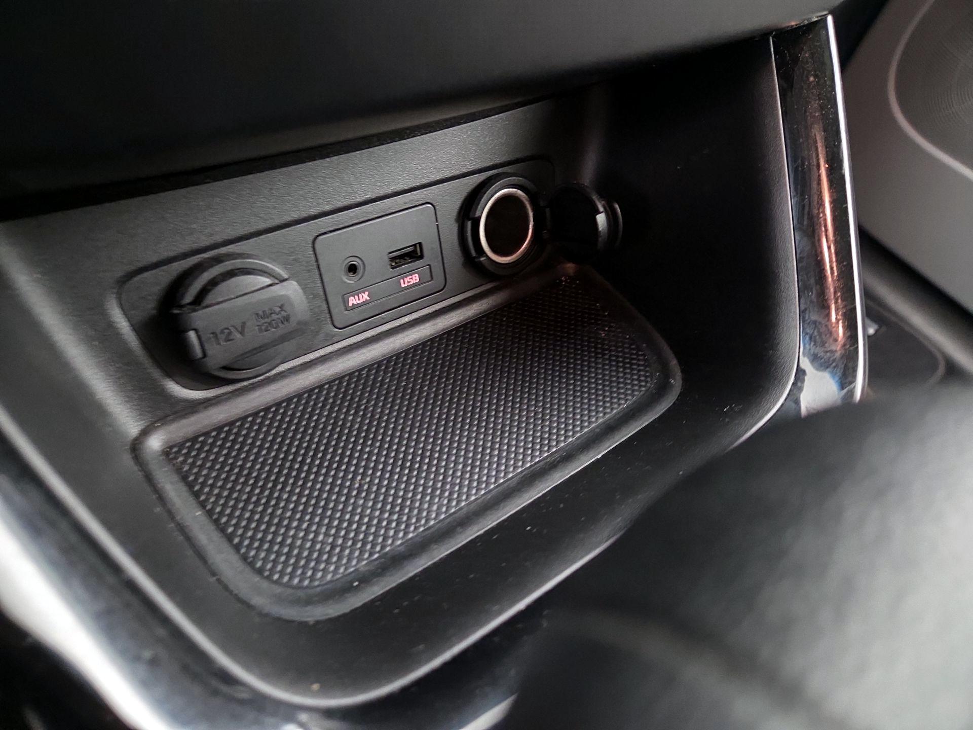 Thumbnail: 2014 Kia Sorento - 16