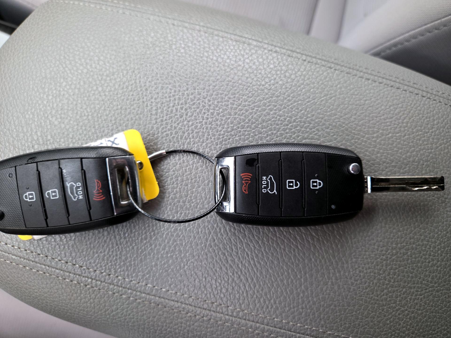 Thumbnail: 2014 Kia Sorento - 20