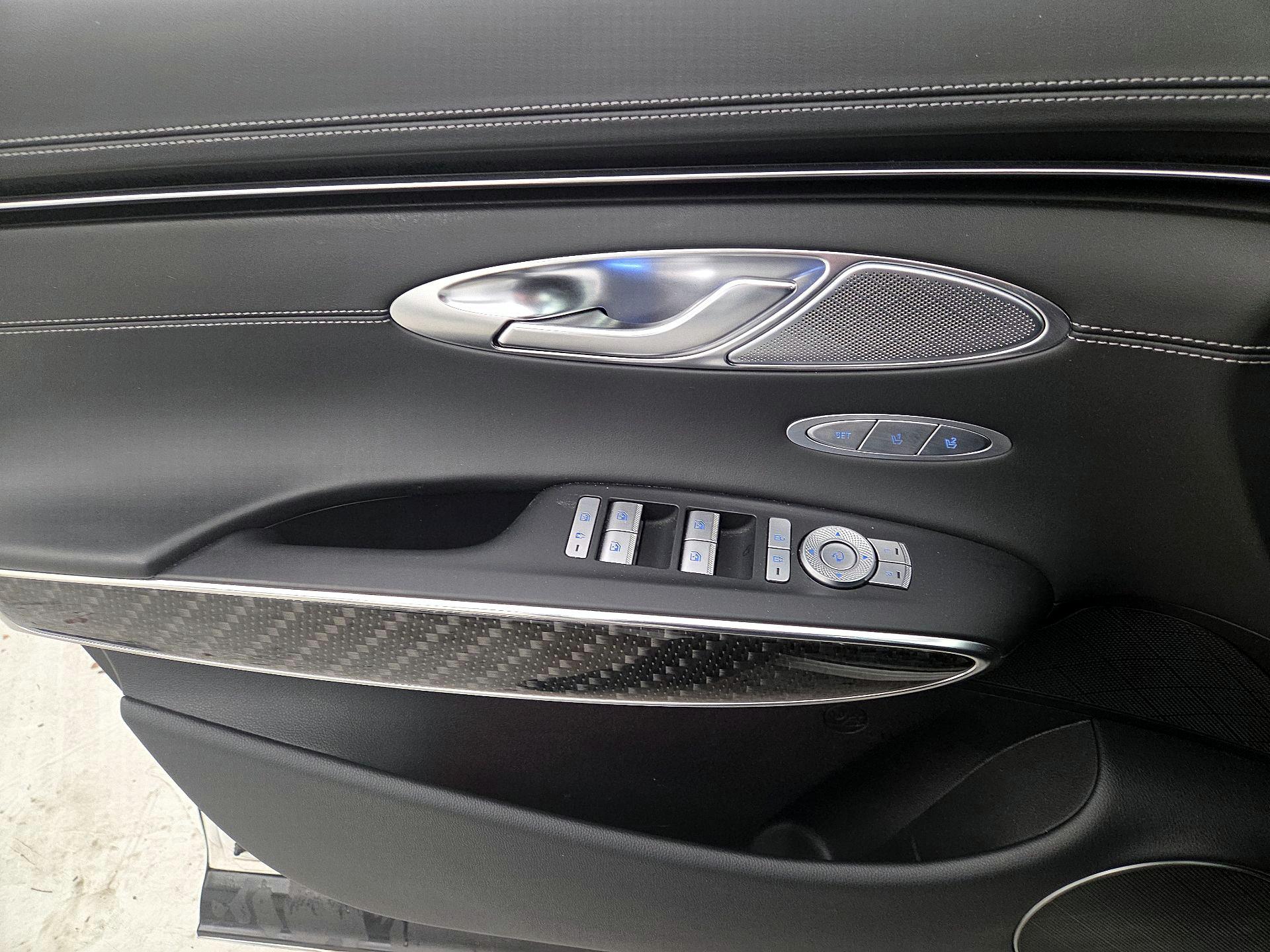 Thumbnail: 2022 Genesis GV70 - 12