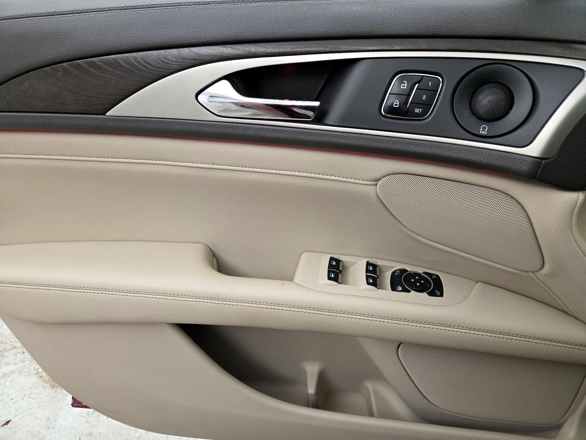 Thumbnail: 2019 Lincoln MKZ - 12